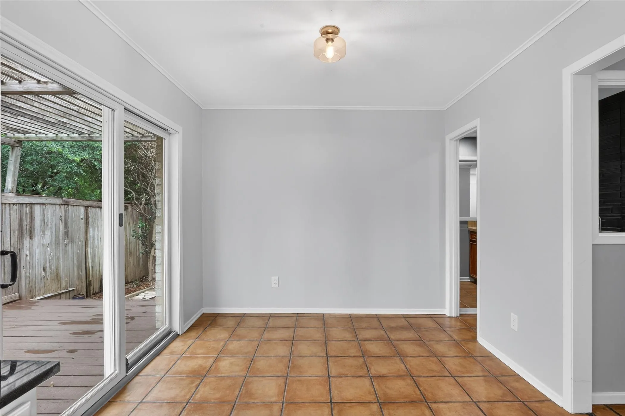 Single Family Residence For Sale in Tarrant County , 4083 Hidden View Circle, Fort Worth, Texas 76109, 3 Bedroom, 2 Bathroom, 2 Garage spaces, 2,209 Sqft, built in 1978, mls#21276783, Real Estate Agent in Fort Worth, Homes For Sale in Tarrant county, Homes For Sale in Fort Worth, Realtor in Fort Worth Texas, Real Estate Brokerage Independent Realty Texas, Luminita Cordes Realtor