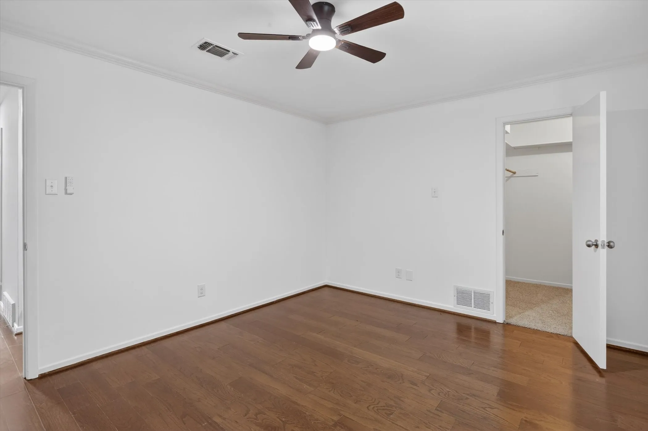 Single Family Residence For Sale in Tarrant County , 4083 Hidden View Circle, Fort Worth, Texas 76109, 3 Bedroom, 2 Bathroom, 2 Garage spaces, 2,209 Sqft, built in 1978, mls#21276783, Real Estate Agent in Fort Worth, Homes For Sale in Tarrant county, Homes For Sale in Fort Worth, Realtor in Fort Worth Texas, Real Estate Brokerage Independent Realty Texas, Luminita Cordes Realtor