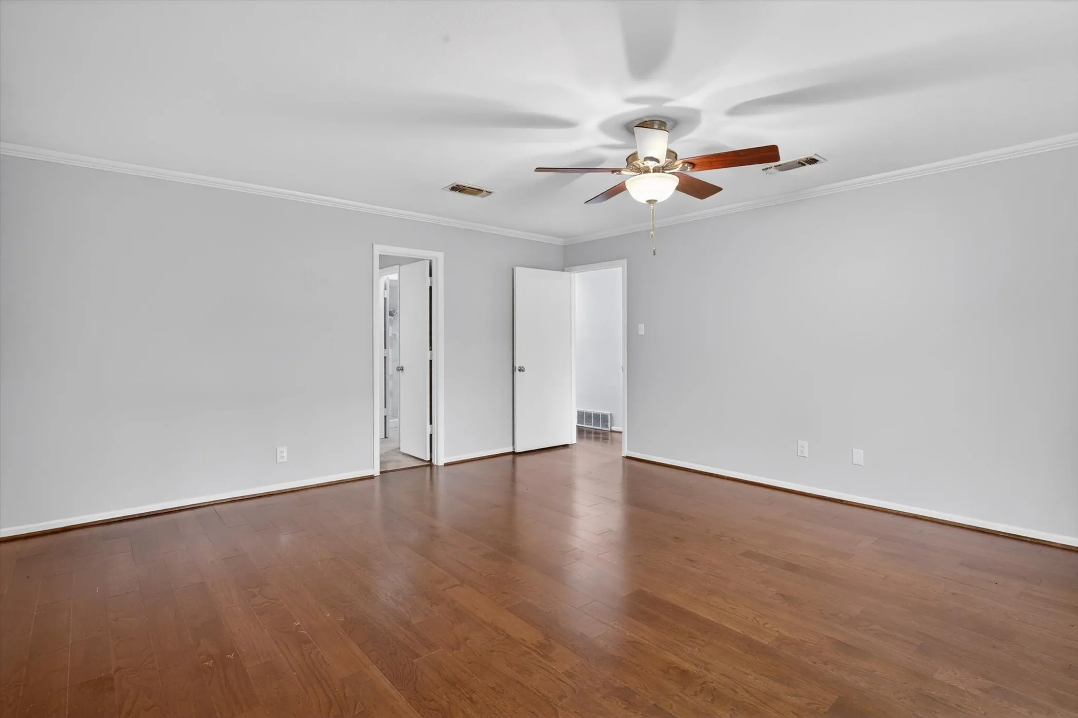 Single Family Residence For Sale in Tarrant County , 4083 Hidden View Circle, Fort Worth, Texas 76109, 3 Bedroom, 2 Bathroom, 2 Garage spaces, 2,209 Sqft, built in 1978, mls#21276783, Real Estate Agent in Fort Worth, Homes For Sale in Tarrant county, Homes For Sale in Fort Worth, Realtor in Fort Worth Texas, Real Estate Brokerage Independent Realty Texas, Luminita Cordes Realtor