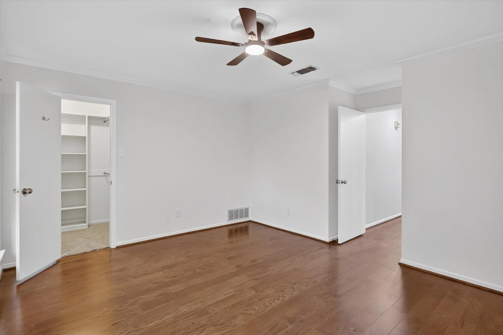 Single Family Residence For Sale in Tarrant County , 4083 Hidden View Circle, Fort Worth, Texas 76109, 3 Bedroom, 2 Bathroom, 2 Garage spaces, 2,209 Sqft, built in 1978, mls#21276783, Real Estate Agent in Fort Worth, Homes For Sale in Tarrant county, Homes For Sale in Fort Worth, Realtor in Fort Worth Texas, Real Estate Brokerage Independent Realty Texas, Luminita Cordes Realtor