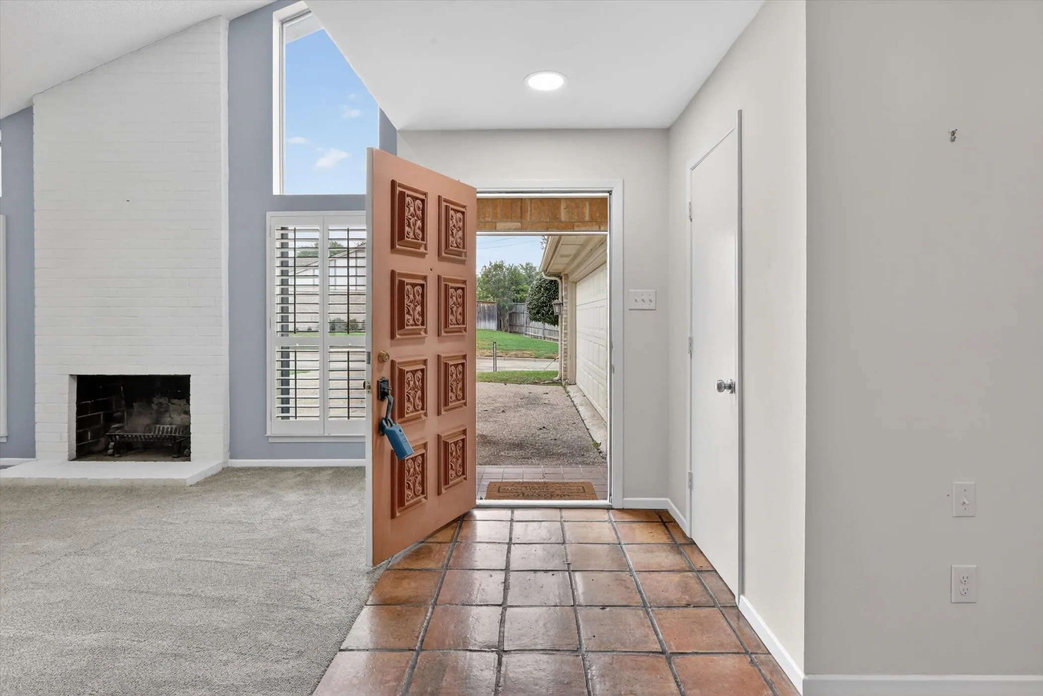 Single Family Residence For Sale in Tarrant County , 4083 Hidden View Circle, Fort Worth, Texas 76109, 3 Bedroom, 2 Bathroom, 2 Garage spaces, 2,209 Sqft, built in 1978, mls#21276783, Real Estate Agent in Fort Worth, Homes For Sale in Tarrant county, Homes For Sale in Fort Worth, Realtor in Fort Worth Texas, Real Estate Brokerage Independent Realty Texas, Luminita Cordes Realtor