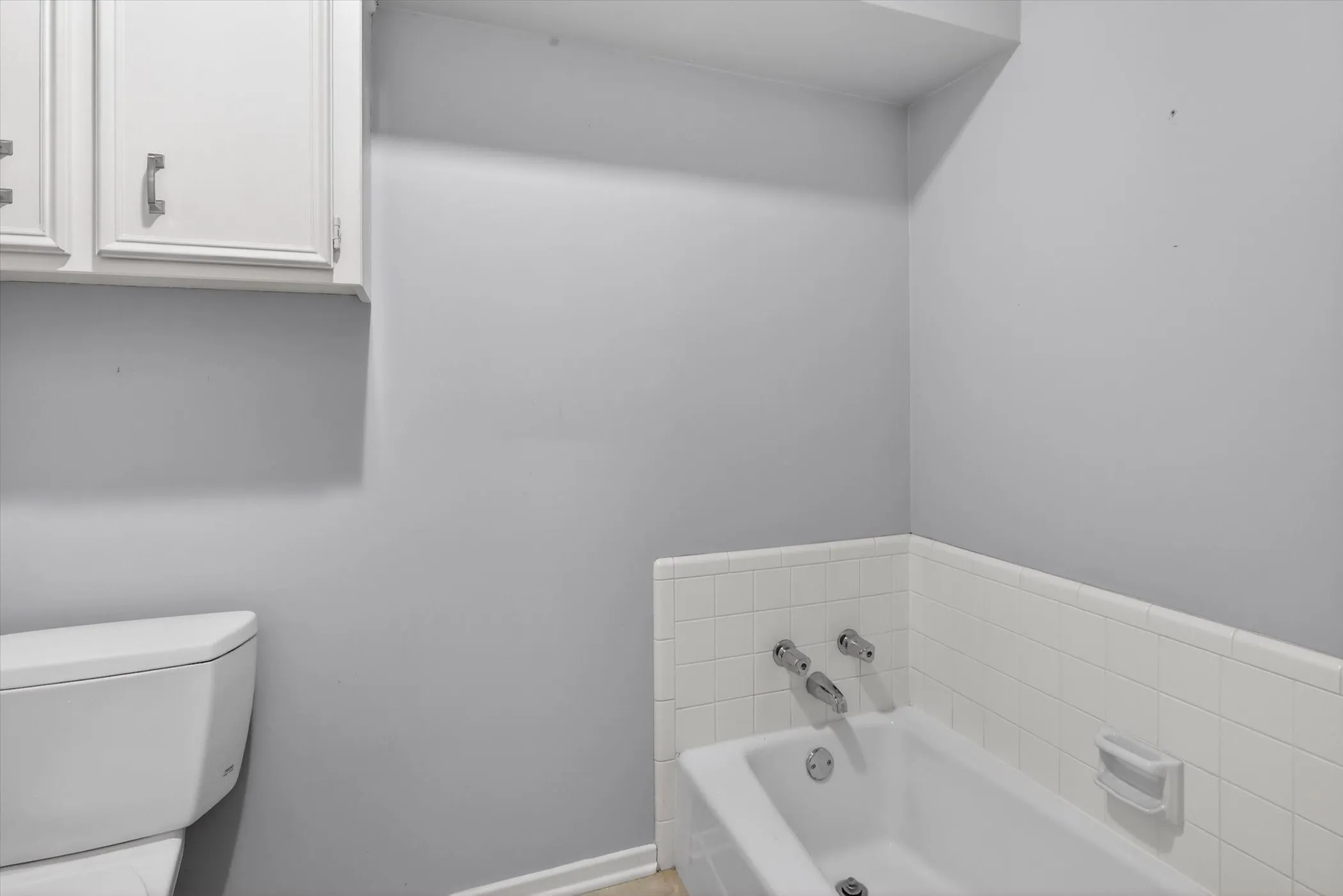 Single Family Residence For Sale in Tarrant County , 4083 Hidden View Circle, Fort Worth, Texas 76109, 3 Bedroom, 2 Bathroom, 2 Garage spaces, 2,209 Sqft, built in 1978, mls#21276783, Real Estate Agent in Fort Worth, Homes For Sale in Tarrant county, Homes For Sale in Fort Worth, Realtor in Fort Worth Texas, Real Estate Brokerage Independent Realty Texas, Luminita Cordes Realtor