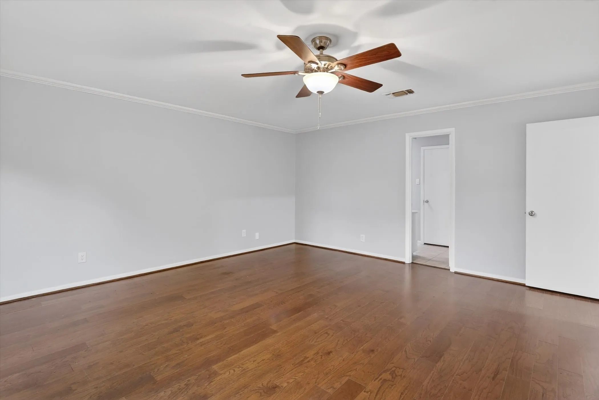 Single Family Residence For Sale in Tarrant County , 4083 Hidden View Circle, Fort Worth, Texas 76109, 3 Bedroom, 2 Bathroom, 2 Garage spaces, 2,209 Sqft, built in 1978, mls#21276783, Real Estate Agent in Fort Worth, Homes For Sale in Tarrant county, Homes For Sale in Fort Worth, Realtor in Fort Worth Texas, Real Estate Brokerage Independent Realty Texas, Luminita Cordes Realtor