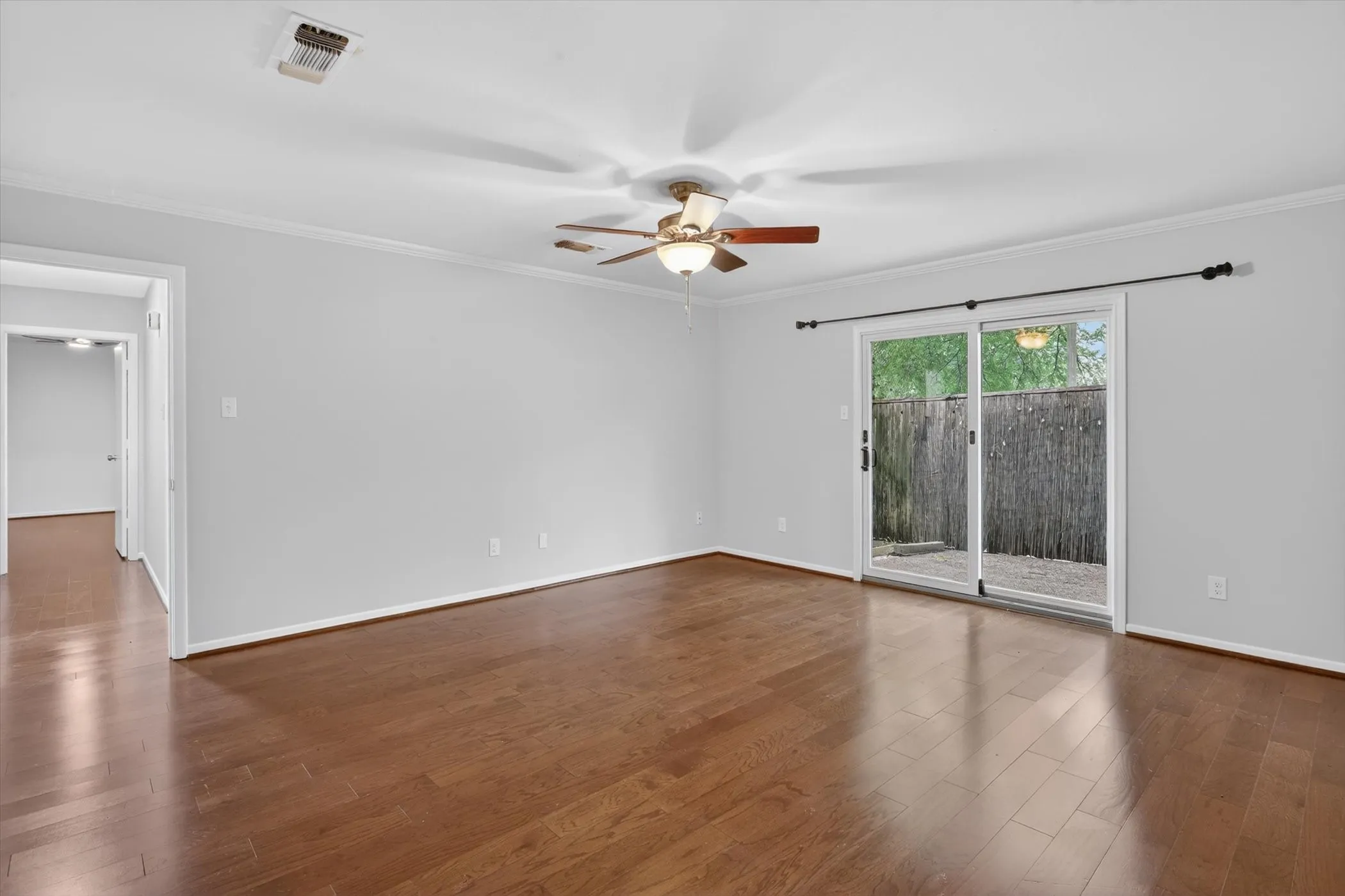 Single Family Residence For Sale in Tarrant County , 4083 Hidden View Circle, Fort Worth, Texas 76109, 3 Bedroom, 2 Bathroom, 2 Garage spaces, 2,209 Sqft, built in 1978, mls#21276783, Real Estate Agent in Fort Worth, Homes For Sale in Tarrant county, Homes For Sale in Fort Worth, Realtor in Fort Worth Texas, Real Estate Brokerage Independent Realty Texas, Luminita Cordes Realtor