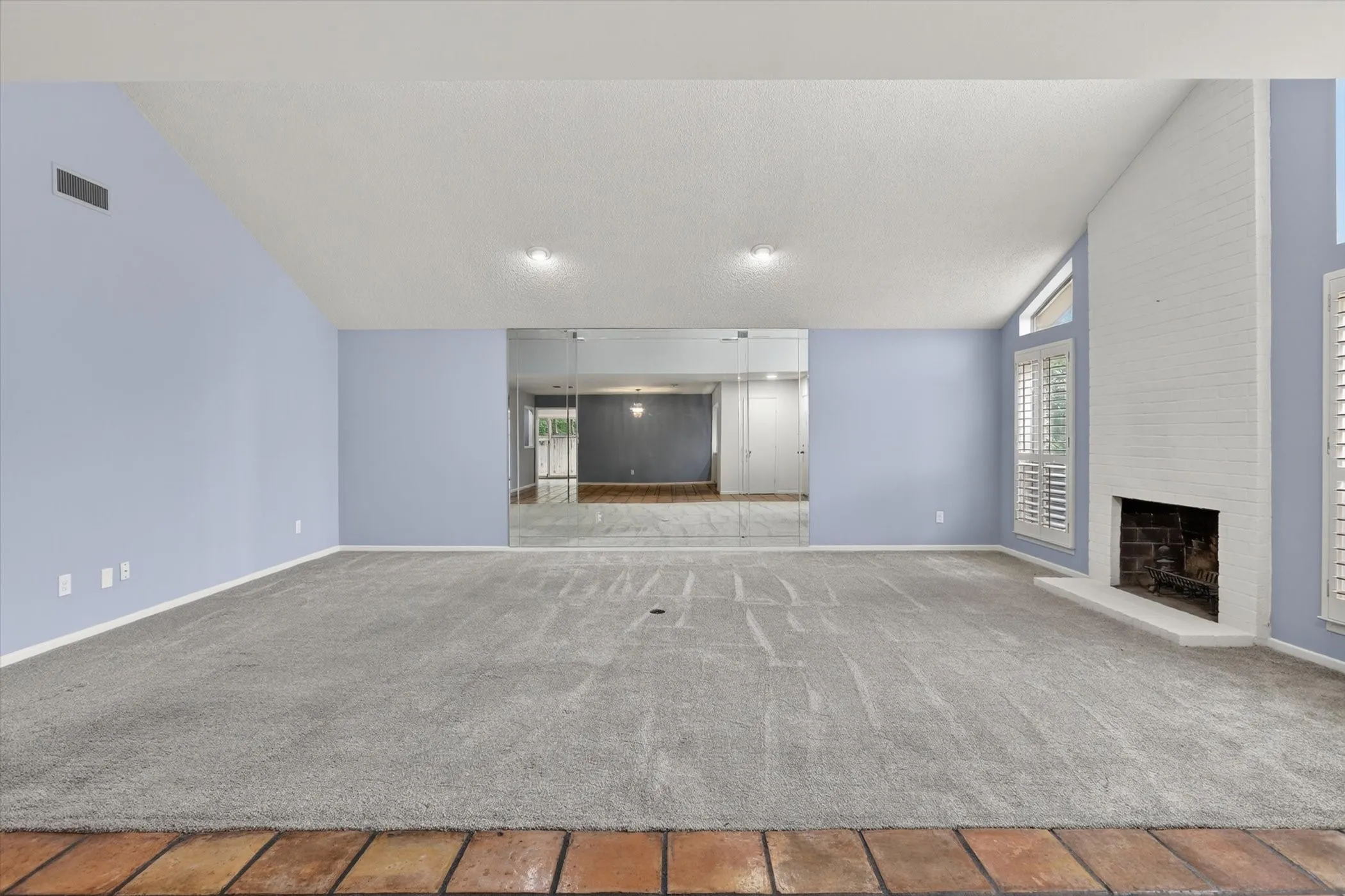 Single Family Residence For Sale in Tarrant County , 4083 Hidden View Circle, Fort Worth, Texas 76109, 3 Bedroom, 2 Bathroom, 2 Garage spaces, 2,209 Sqft, built in 1978, mls#21276783, Real Estate Agent in Fort Worth, Homes For Sale in Tarrant county, Homes For Sale in Fort Worth, Realtor in Fort Worth Texas, Real Estate Brokerage Independent Realty Texas, Luminita Cordes Realtor