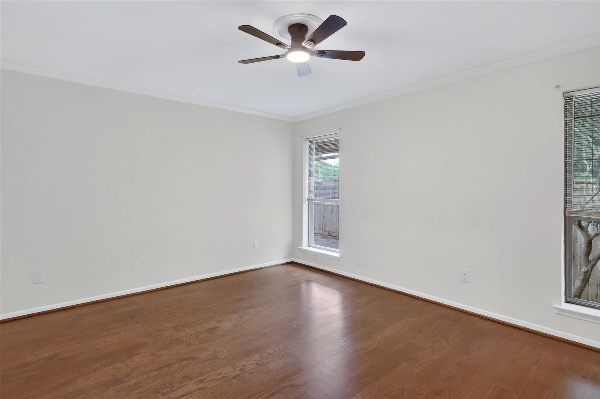 Single Family Residence For Sale in Tarrant County , 4083 Hidden View Circle, Fort Worth, Texas 76109, 3 Bedroom, 2 Bathroom, 2 Garage spaces, 2,209 Sqft, built in 1978, mls#21276783, Real Estate Agent in Fort Worth, Homes For Sale in Tarrant county, Homes For Sale in Fort Worth, Realtor in Fort Worth Texas, Real Estate Brokerage Independent Realty Texas, Luminita Cordes Realtor