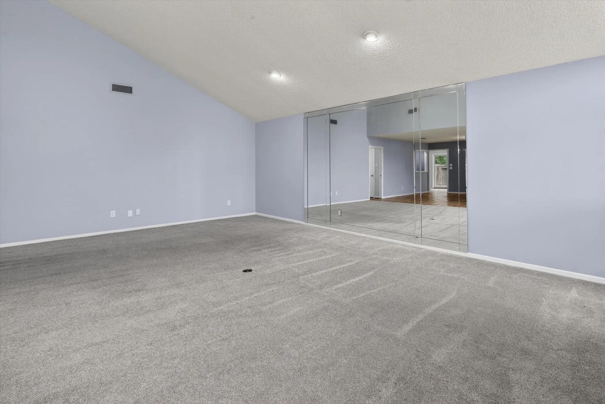 Single Family Residence For Sale in Tarrant County , 4083 Hidden View Circle, Fort Worth, Texas 76109, 3 Bedroom, 2 Bathroom, 2 Garage spaces, 2,209 Sqft, built in 1978, mls#21276783, Real Estate Agent in Fort Worth, Homes For Sale in Tarrant county, Homes For Sale in Fort Worth, Realtor in Fort Worth Texas, Real Estate Brokerage Independent Realty Texas, Luminita Cordes Realtor