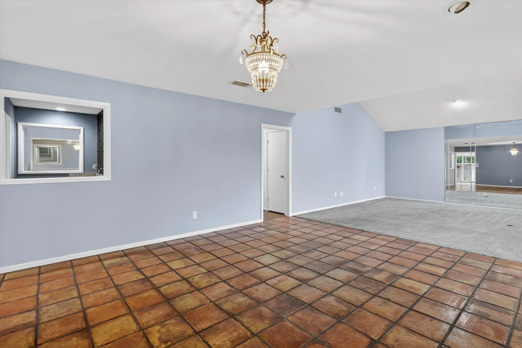 Single Family Residence For Sale in Tarrant County , 4083 Hidden View Circle, Fort Worth, Texas 76109, 3 Bedroom, 2 Bathroom, 2 Garage spaces, 2,209 Sqft, built in 1978, mls#21276783, Real Estate Agent in Fort Worth, Homes For Sale in Tarrant county, Homes For Sale in Fort Worth, Realtor in Fort Worth Texas, Real Estate Brokerage Independent Realty Texas, Luminita Cordes Realtor