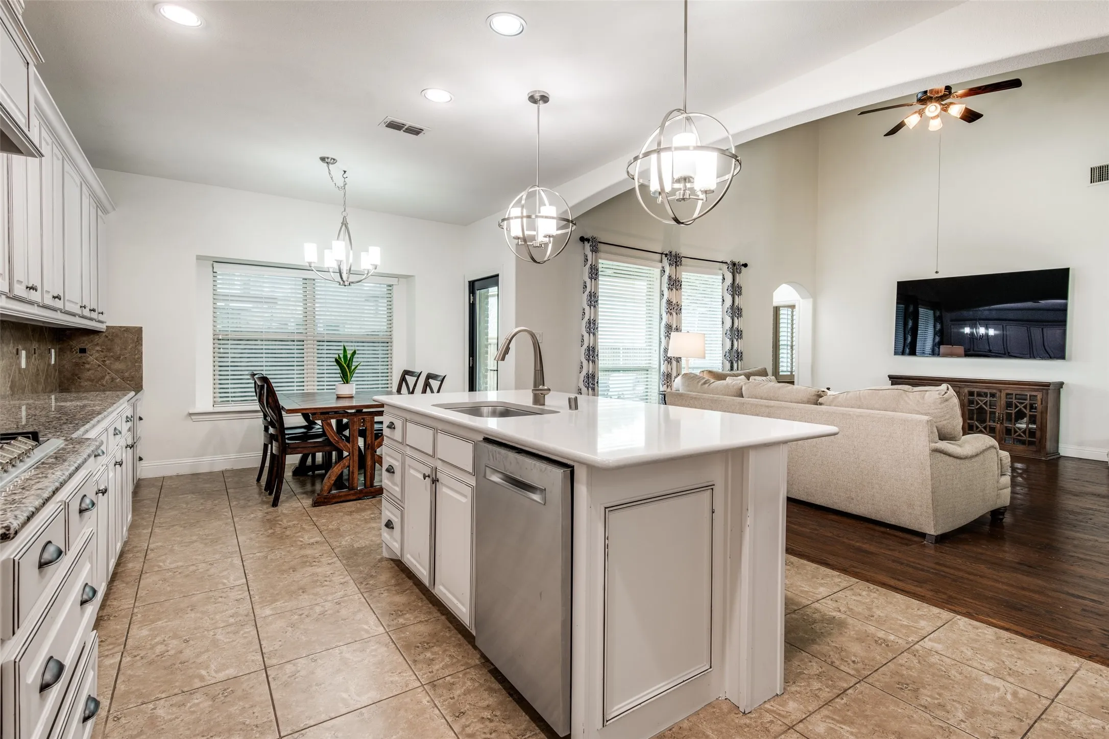 Single Family Residence For Sale in Denton County , 9359 Cherry Brook Lane, Frisco, Texas 75033, 5 Bedroom, 4 Bathroom, 3 Garage spaces, 3,958 Sqft, built in 2015, mls#21277991, Real Estate Agent in Frisco, Homes For Sale in Denton county, Homes For Sale in Frisco, Realtor in Frisco Texas, Real Estate Brokerage Independent Realty Texas, Luminita Cordes Realtor
