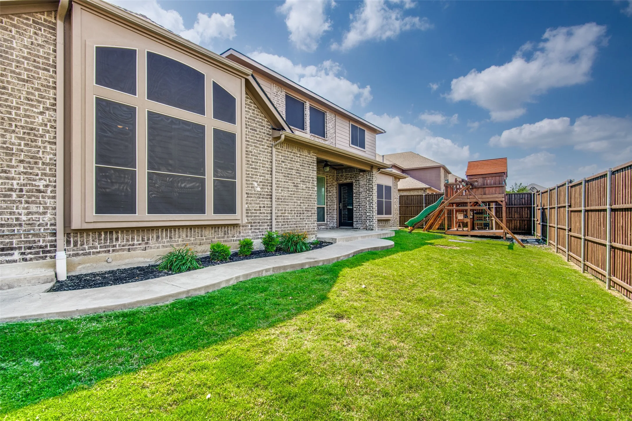 Single Family Residence For Sale in Denton County , 9359 Cherry Brook Lane, Frisco, Texas 75033, 5 Bedroom, 4 Bathroom, 3 Garage spaces, 3,958 Sqft, built in 2015, mls#21277991, Real Estate Agent in Frisco, Homes For Sale in Denton county, Homes For Sale in Frisco, Realtor in Frisco Texas, Real Estate Brokerage Independent Realty Texas, Luminita Cordes Realtor