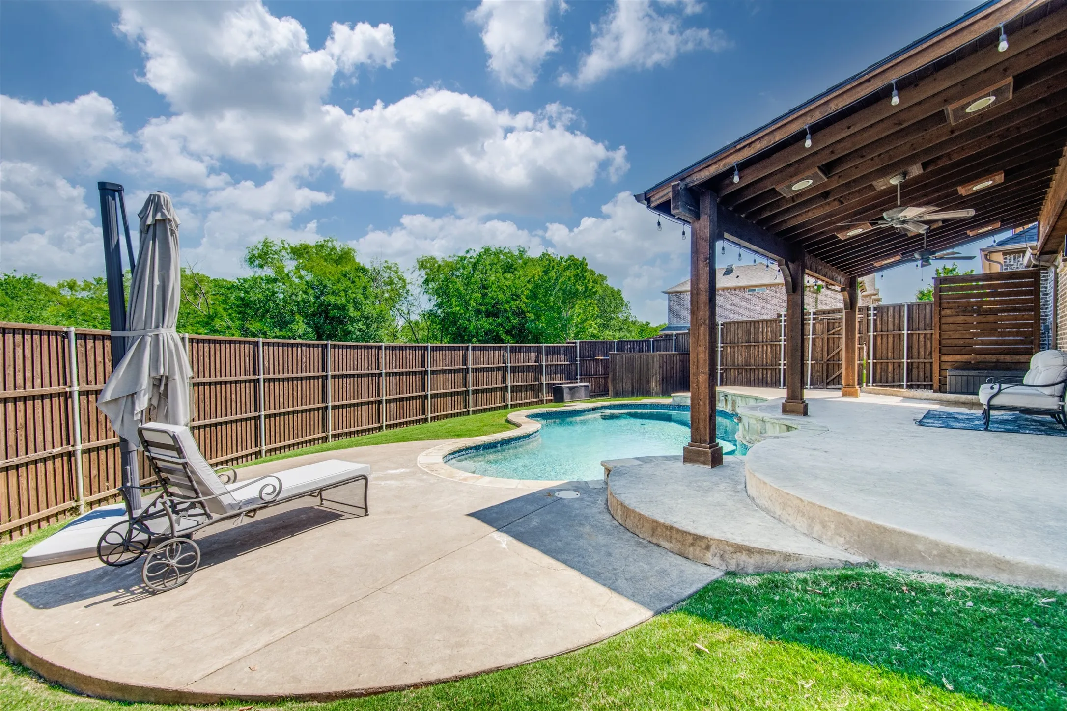 Single Family Residence For Sale in Denton County , 9359 Cherry Brook Lane, Frisco, Texas 75033, 5 Bedroom, 4 Bathroom, 3 Garage spaces, 3,958 Sqft, built in 2015, mls#21277991, Real Estate Agent in Frisco, Homes For Sale in Denton county, Homes For Sale in Frisco, Realtor in Frisco Texas, Real Estate Brokerage Independent Realty Texas, Luminita Cordes Realtor