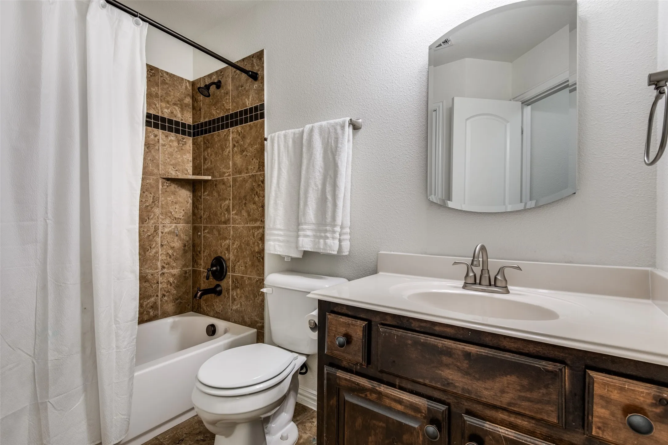 Single Family Residence For Sale in Denton County , 9359 Cherry Brook Lane, Frisco, Texas 75033, 5 Bedroom, 4 Bathroom, 3 Garage spaces, 3,958 Sqft, built in 2015, mls#21277991, Real Estate Agent in Frisco, Homes For Sale in Denton county, Homes For Sale in Frisco, Realtor in Frisco Texas, Real Estate Brokerage Independent Realty Texas, Luminita Cordes Realtor