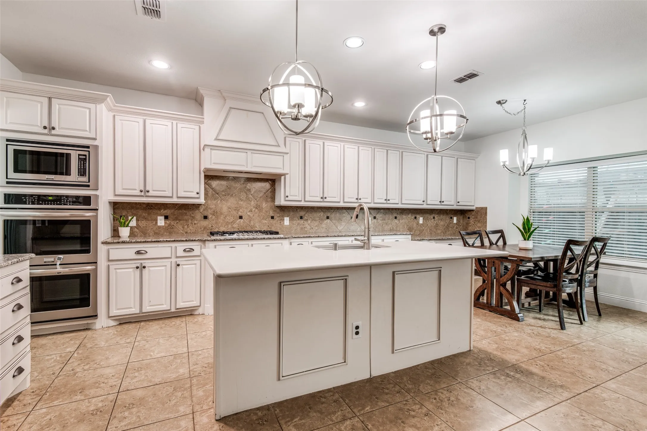 Single Family Residence For Sale in Denton County , 9359 Cherry Brook Lane, Frisco, Texas 75033, 5 Bedroom, 4 Bathroom, 3 Garage spaces, 3,958 Sqft, built in 2015, mls#21277991, Real Estate Agent in Frisco, Homes For Sale in Denton county, Homes For Sale in Frisco, Realtor in Frisco Texas, Real Estate Brokerage Independent Realty Texas, Luminita Cordes Realtor