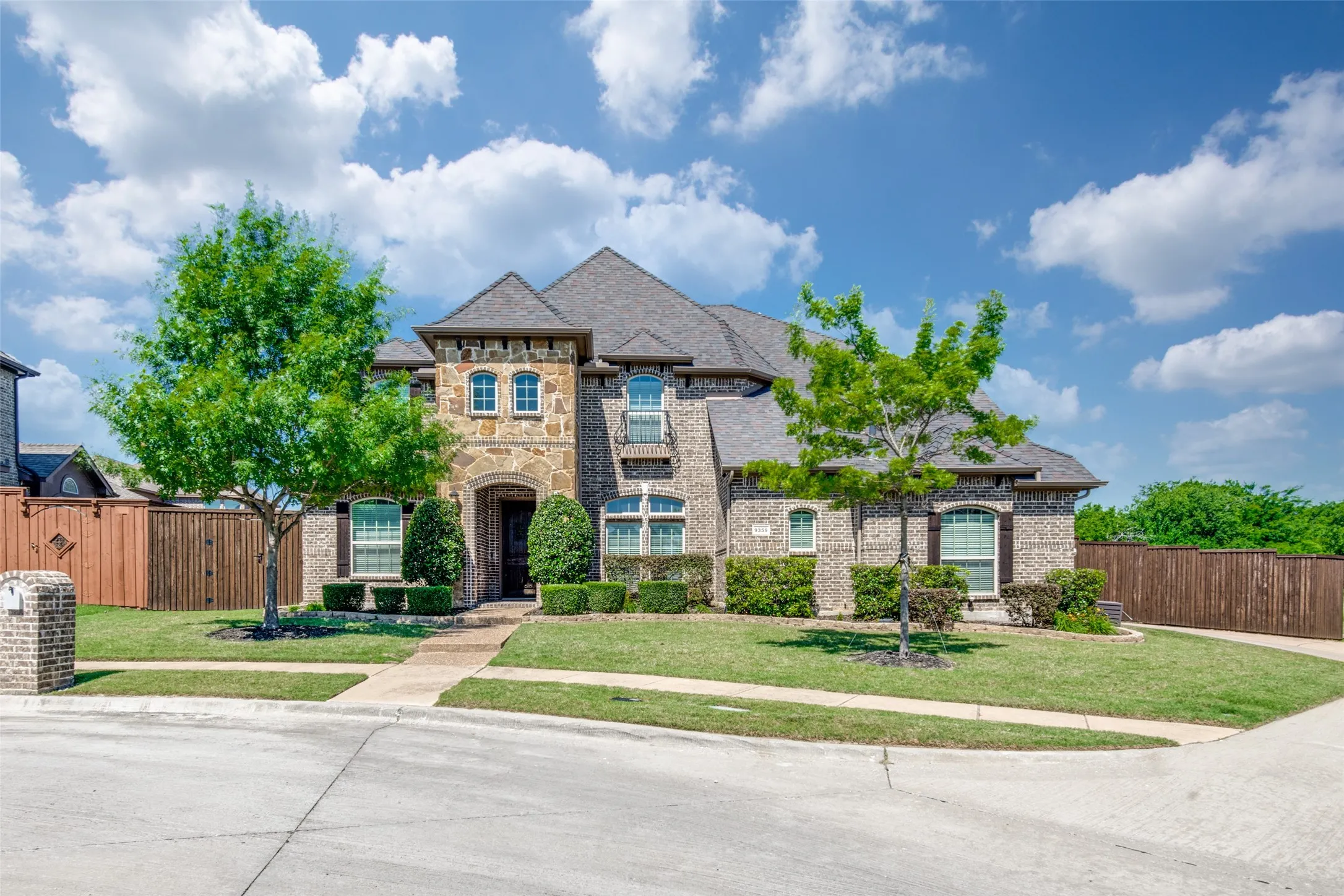 Single Family Residence For Sale in Denton County , 9359 Cherry Brook Lane, Frisco, Texas 75033, 5 Bedroom, 4 Bathroom, 3 Garage spaces, 3,958 Sqft, built in 2015, mls#21277991, Real Estate Agent in Frisco, Homes For Sale in Denton county, Homes For Sale in Frisco, Realtor in Frisco Texas, Real Estate Brokerage Independent Realty Texas, Luminita Cordes Realtor