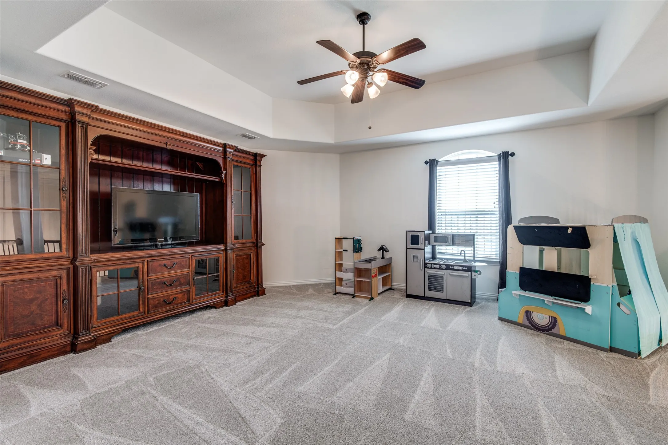 Single Family Residence For Sale in Denton County , 9359 Cherry Brook Lane, Frisco, Texas 75033, 5 Bedroom, 4 Bathroom, 3 Garage spaces, 3,958 Sqft, built in 2015, mls#21277991, Real Estate Agent in Frisco, Homes For Sale in Denton county, Homes For Sale in Frisco, Realtor in Frisco Texas, Real Estate Brokerage Independent Realty Texas, Luminita Cordes Realtor