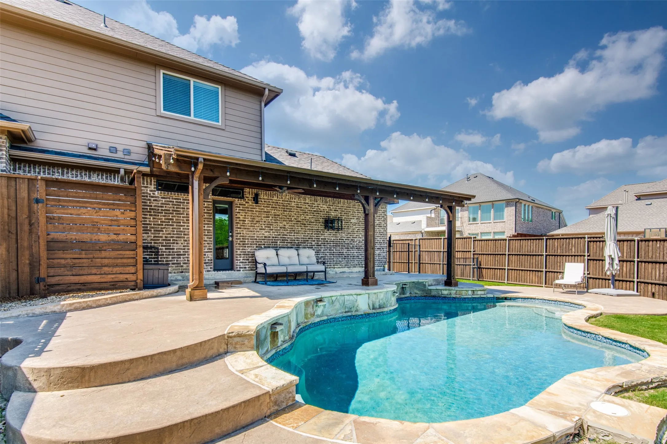 Single Family Residence For Sale in Denton County , 9359 Cherry Brook Lane, Frisco, Texas 75033, 5 Bedroom, 4 Bathroom, 3 Garage spaces, 3,958 Sqft, built in 2015, mls#21277991, Real Estate Agent in Frisco, Homes For Sale in Denton county, Homes For Sale in Frisco, Realtor in Frisco Texas, Real Estate Brokerage Independent Realty Texas, Luminita Cordes Realtor