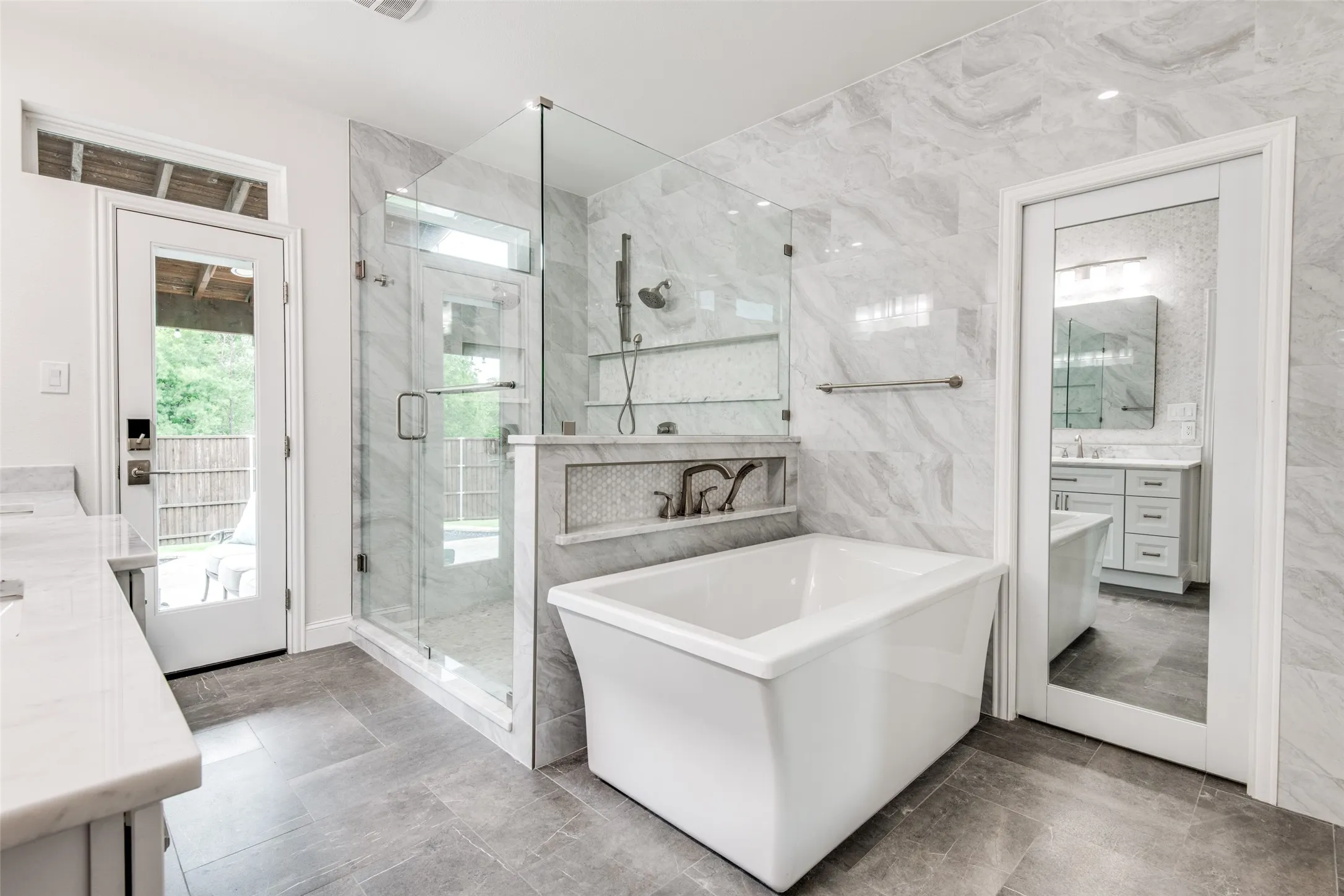 Single Family Residence For Sale in Denton County , 9359 Cherry Brook Lane, Frisco, Texas 75033, 5 Bedroom, 4 Bathroom, 3 Garage spaces, 3,958 Sqft, built in 2015, mls#21277991, Real Estate Agent in Frisco, Homes For Sale in Denton county, Homes For Sale in Frisco, Realtor in Frisco Texas, Real Estate Brokerage Independent Realty Texas, Luminita Cordes Realtor