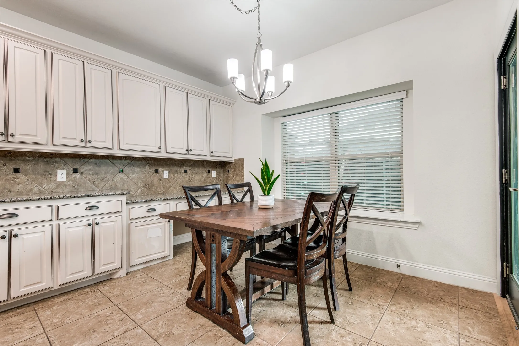 Single Family Residence For Sale in Denton County , 9359 Cherry Brook Lane, Frisco, Texas 75033, 5 Bedroom, 4 Bathroom, 3 Garage spaces, 3,958 Sqft, built in 2015, mls#21277991, Real Estate Agent in Frisco, Homes For Sale in Denton county, Homes For Sale in Frisco, Realtor in Frisco Texas, Real Estate Brokerage Independent Realty Texas, Luminita Cordes Realtor
