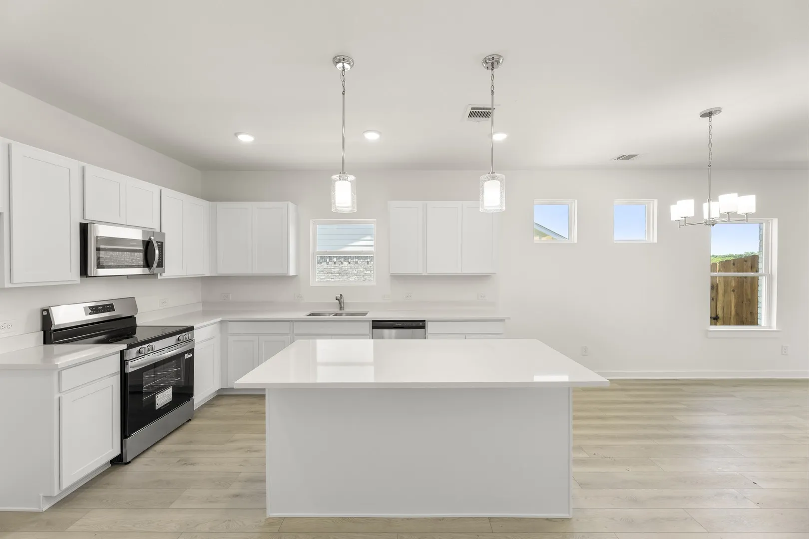 05. 402 Heritage Grove - Kitchen
