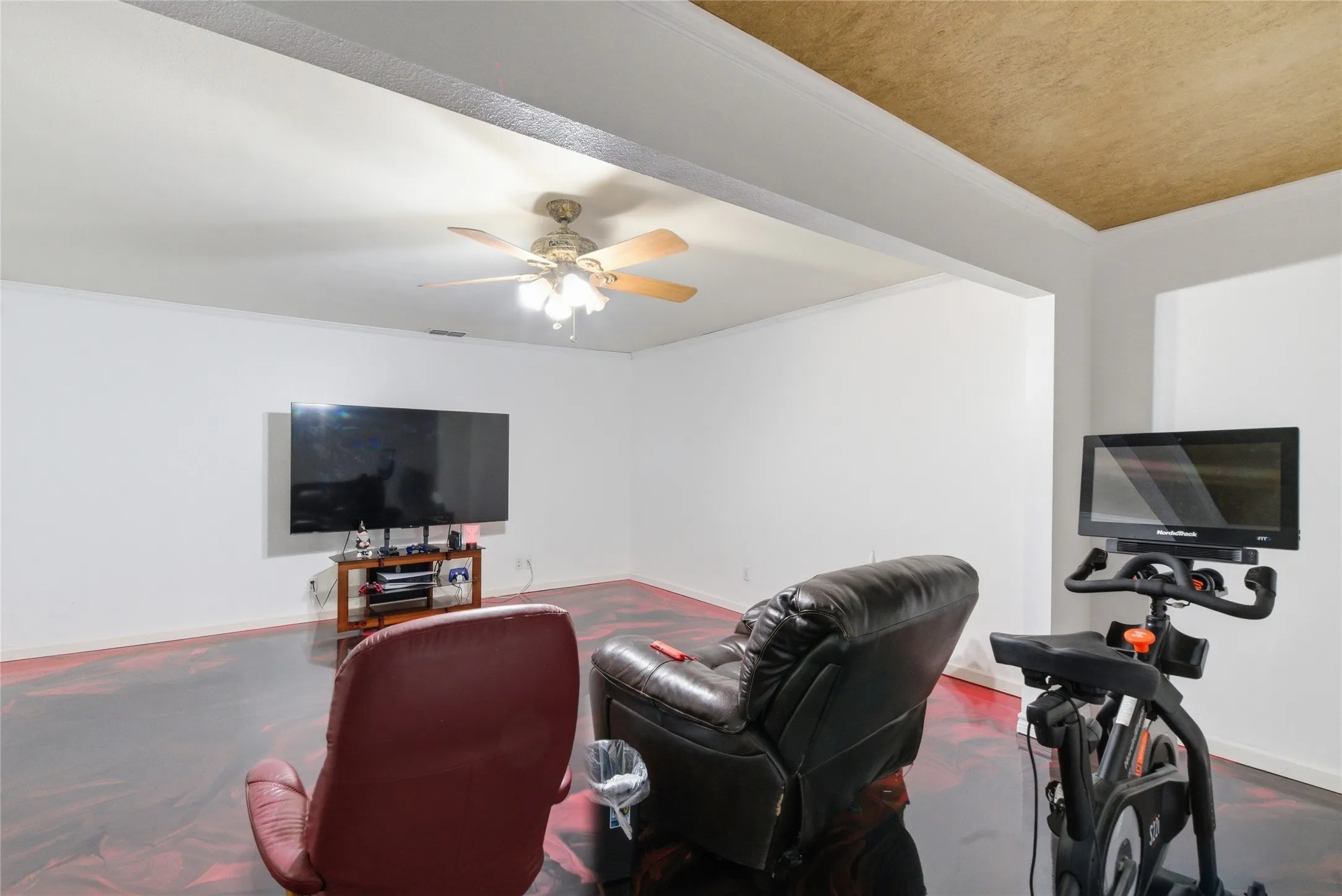Single Family Residence For Sale in Young County , 362 Terra Grande Road, Graham, Texas 76450, 3 Bedroom, 2 Bathroom, 2 Garage spaces, 2,504 Sqft, built in 1998, mls#21277857, Real Estate Agent in Graham, Homes For Sale in Young county, Homes For Sale in Graham, Realtor in Graham Texas, Real Estate Brokerage Independent Realty Texas, Luminita Cordes Realtor