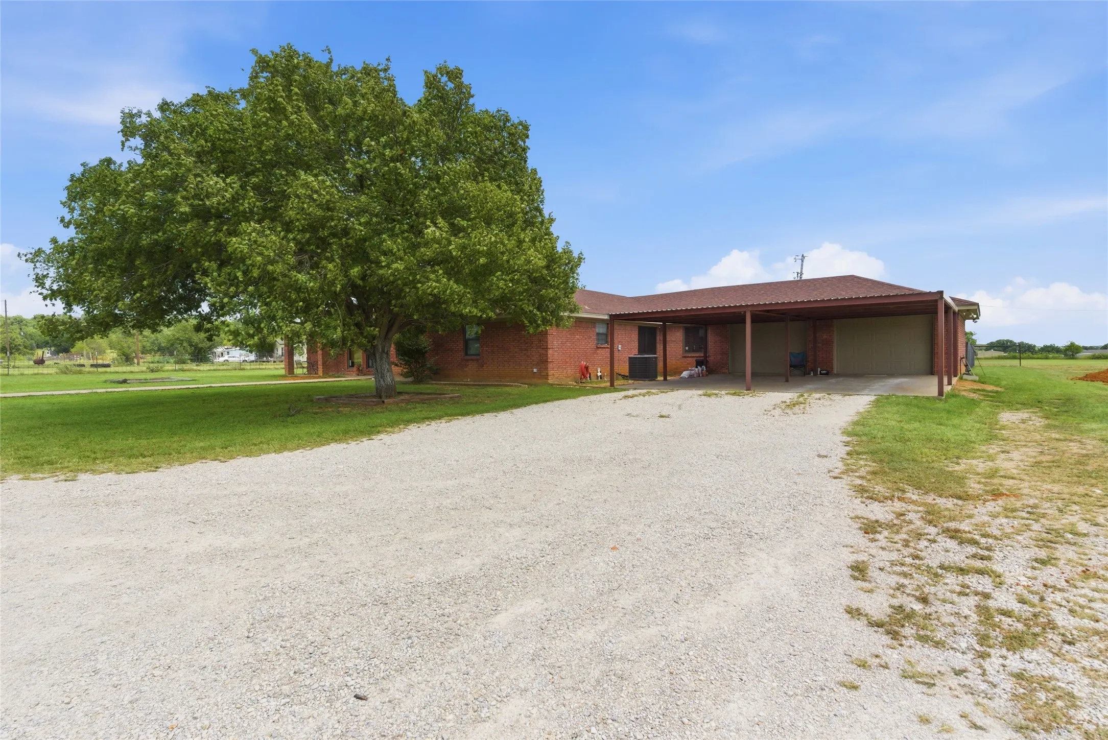 Single Family Residence For Sale in Young County , 362 Terra Grande Road, Graham, Texas 76450, 3 Bedroom, 2 Bathroom, 2 Garage spaces, 2,504 Sqft, built in 1998, mls#21277857, Real Estate Agent in Graham, Homes For Sale in Young county, Homes For Sale in Graham, Realtor in Graham Texas, Real Estate Brokerage Independent Realty Texas, Luminita Cordes Realtor