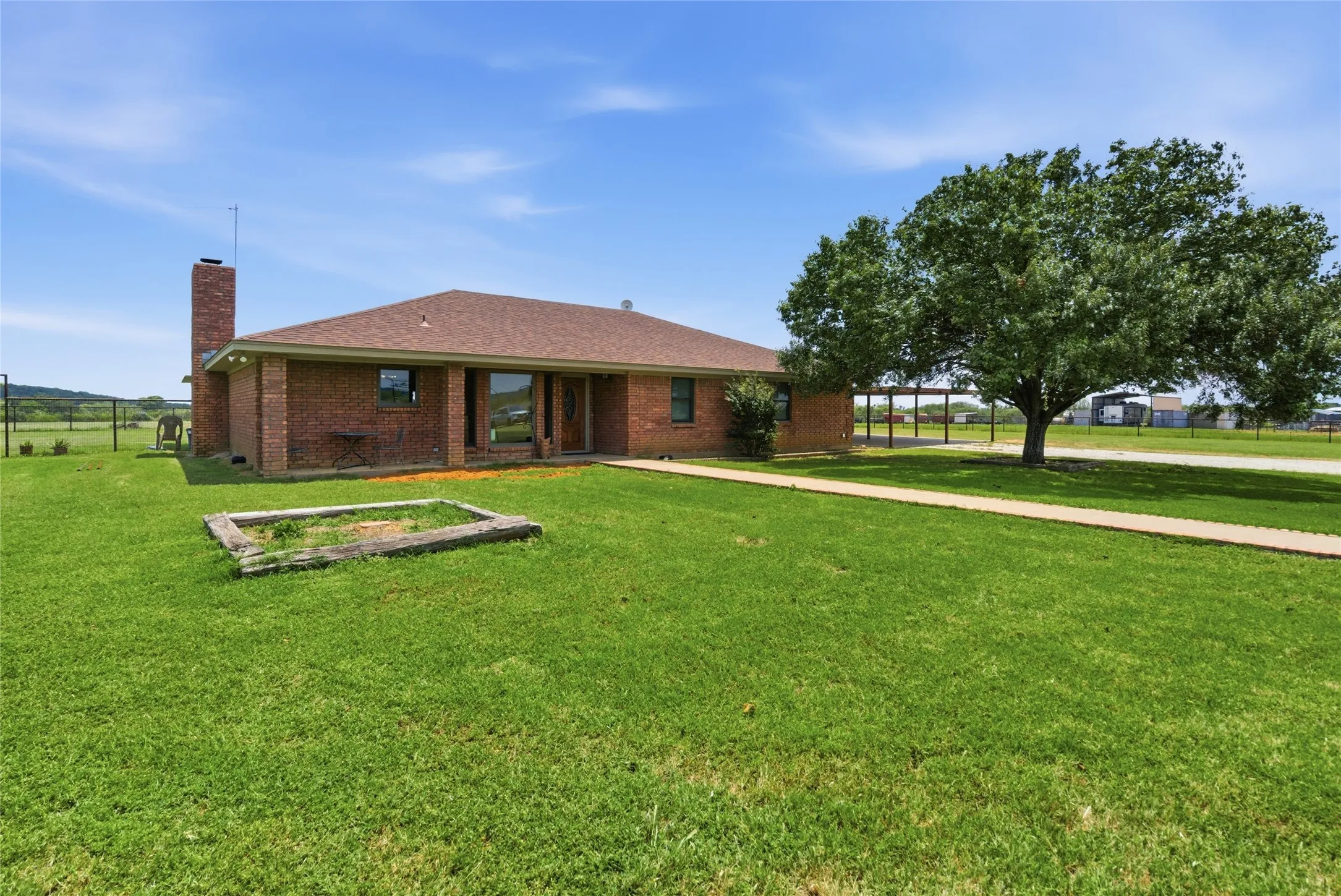Single Family Residence For Sale in Young County , 362 Terra Grande Road, Graham, Texas 76450, 3 Bedroom, 2 Bathroom, 2 Garage spaces, 2,504 Sqft, built in 1998, mls#21277857, Real Estate Agent in Graham, Homes For Sale in Young county, Homes For Sale in Graham, Realtor in Graham Texas, Real Estate Brokerage Independent Realty Texas, Luminita Cordes Realtor