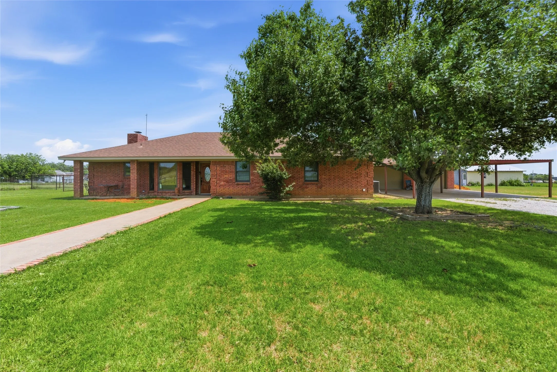 Single Family Residence For Sale in Young County , 362 Terra Grande Road, Graham, Texas 76450, 3 Bedroom, 2 Bathroom, 2 Garage spaces, 2,504 Sqft, built in 1998, mls#21277857, Real Estate Agent in Graham, Homes For Sale in Young county, Homes For Sale in Graham, Realtor in Graham Texas, Real Estate Brokerage Independent Realty Texas, Luminita Cordes Realtor