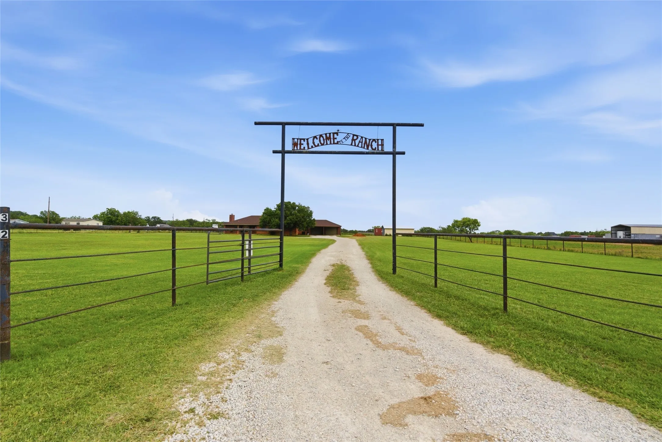 Single Family Residence For Sale in Young County , 362 Terra Grande Road, Graham, Texas 76450, 3 Bedroom, 2 Bathroom, 2 Garage spaces, 2,504 Sqft, built in 1998, mls#21277857, Real Estate Agent in Graham, Homes For Sale in Young county, Homes For Sale in Graham, Realtor in Graham Texas, Real Estate Brokerage Independent Realty Texas, Luminita Cordes Realtor