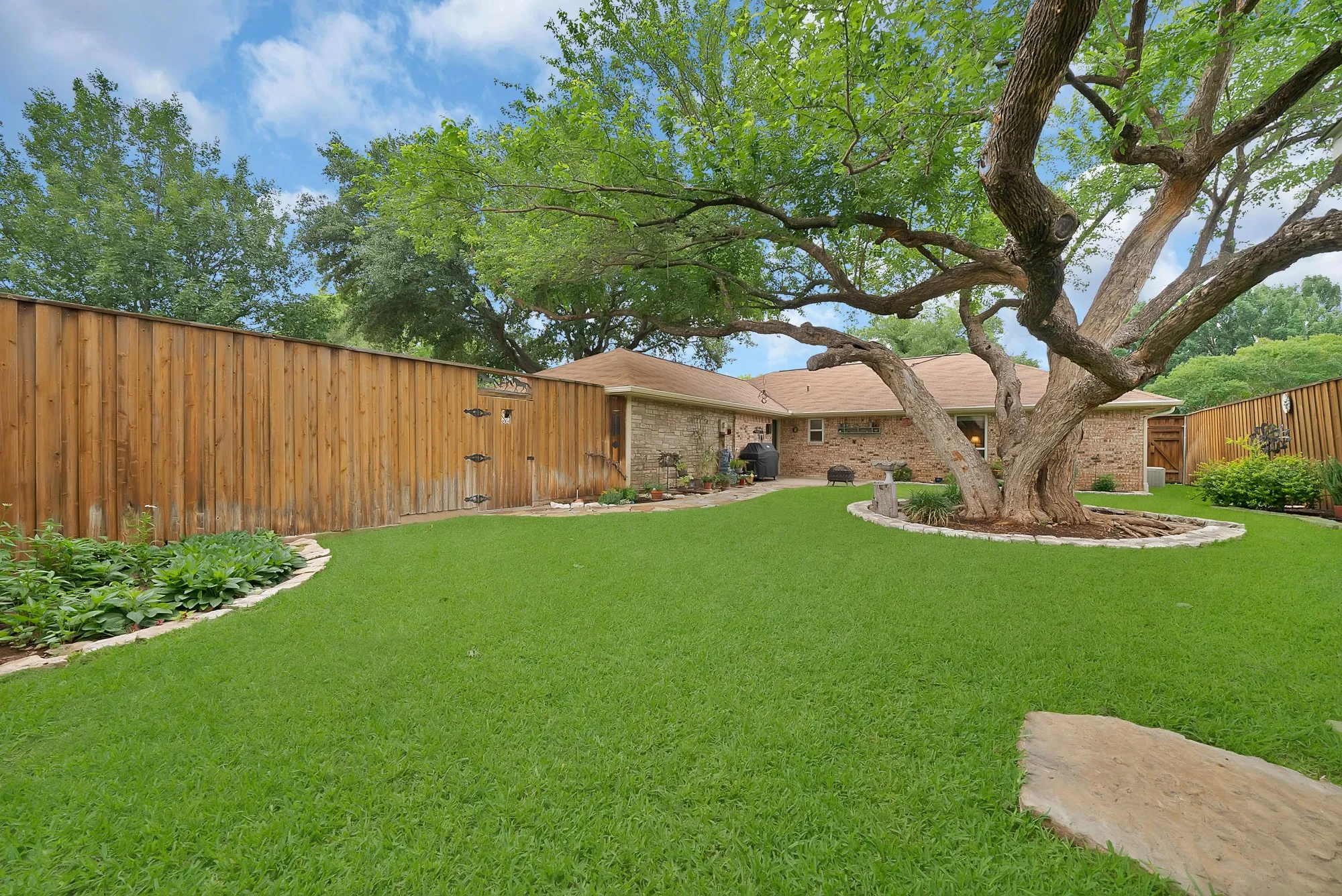 Single Family Residence For Sale in Denton County , 1600 Delaford Drive, Carrollton, Texas 75007, 3 Bedrooms, 2 Bathrooms, 2 Garage spaces, 1,647 Sqft, built in 1983, Price $375,000, mls#21275090, Real Estate Agent in Carrollton, Homes For Sale in Denton county, Homes For Sale in Carrollton, Realtor in Carrollton Texas, Real Estate Brokerage Independent Realty Texas, Luminita Cordes Realtor