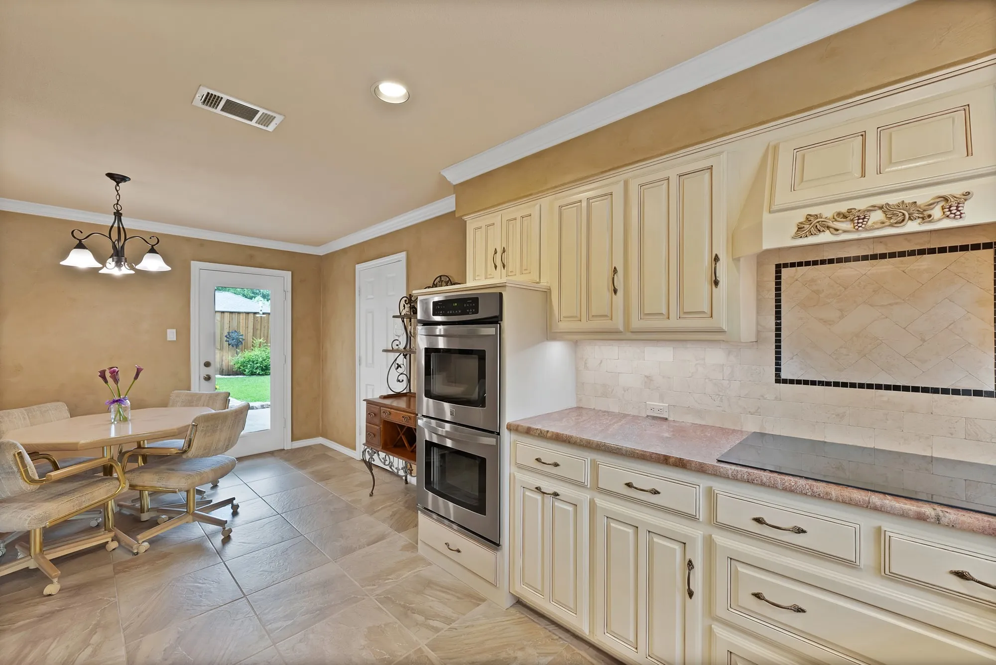 Single Family Residence For Sale in Denton County , 1600 Delaford Drive, Carrollton, Texas 75007, 3 Bedrooms, 2 Bathrooms, 2 Garage spaces, 1,647 Sqft, built in 1983, Price $375,000, mls#21275090, Real Estate Agent in Carrollton, Homes For Sale in Denton county, Homes For Sale in Carrollton, Realtor in Carrollton Texas, Real Estate Brokerage Independent Realty Texas, Luminita Cordes Realtor