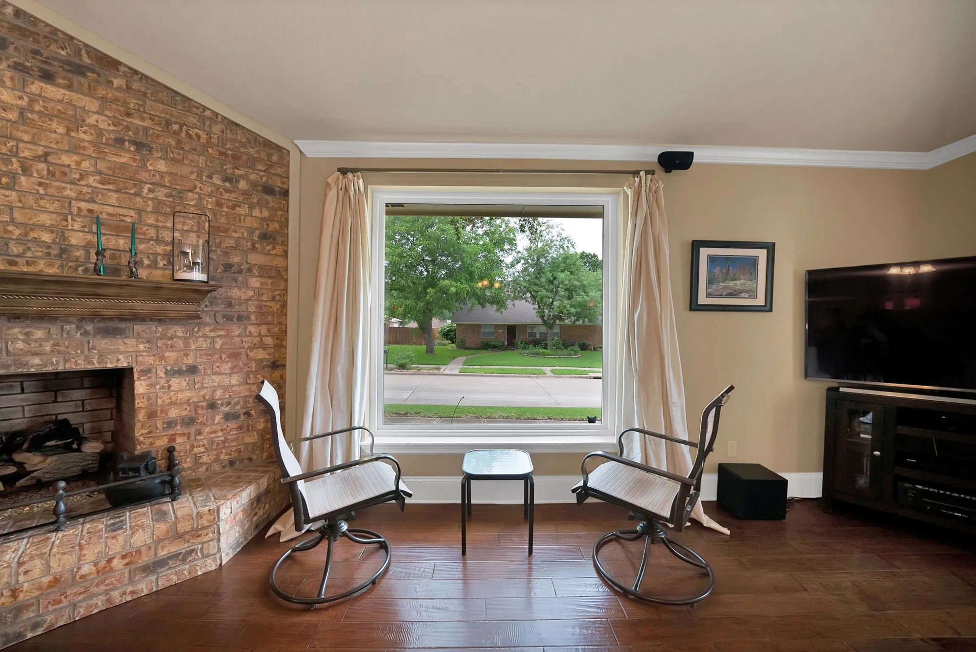 Single Family Residence For Sale in Denton County , 1600 Delaford Drive, Carrollton, Texas 75007, 3 Bedrooms, 2 Bathrooms, 2 Garage spaces, 1,647 Sqft, built in 1983, Price $375,000, mls#21275090, Real Estate Agent in Carrollton, Homes For Sale in Denton county, Homes For Sale in Carrollton, Realtor in Carrollton Texas, Real Estate Brokerage Independent Realty Texas, Luminita Cordes Realtor