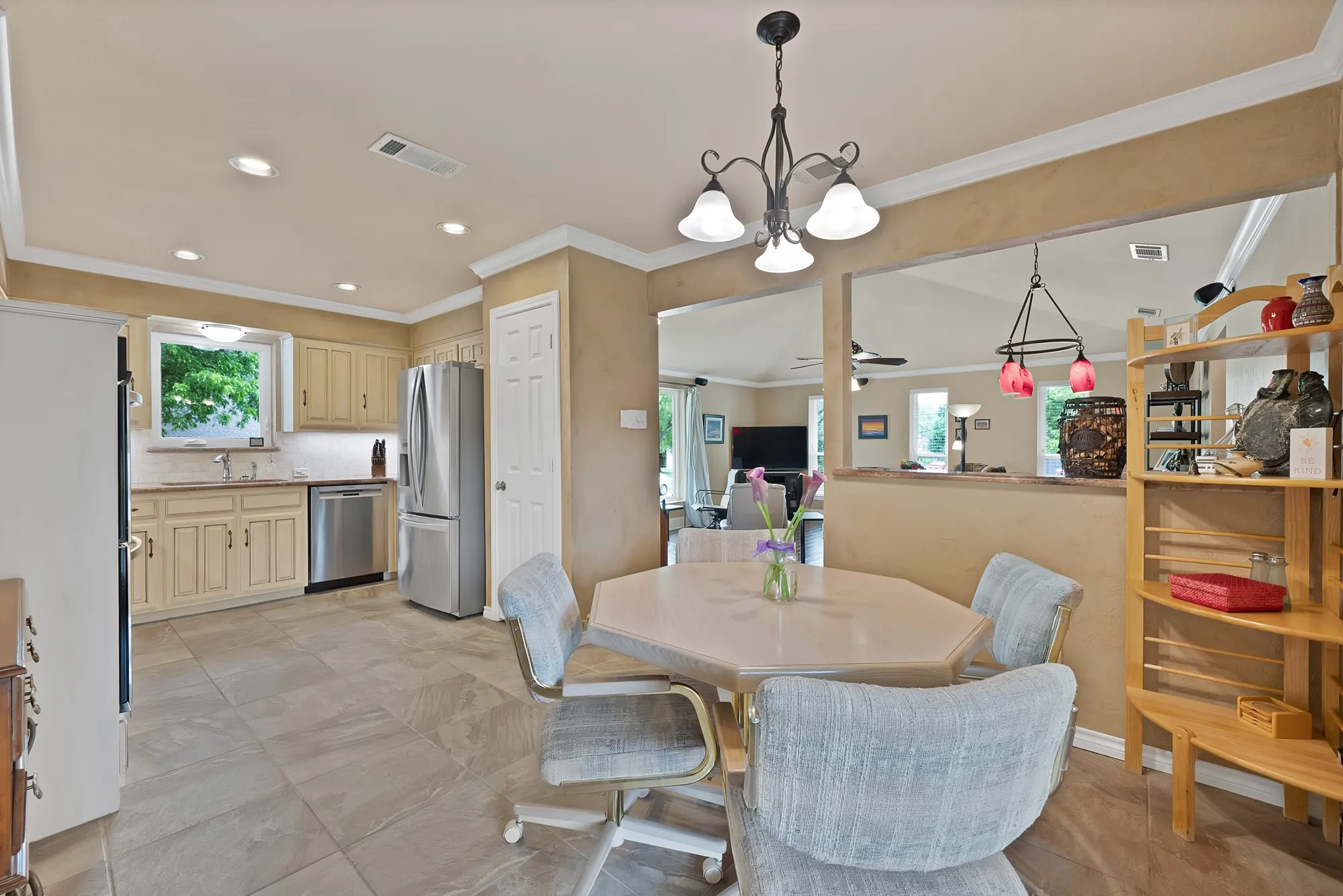 Single Family Residence For Sale in Denton County , 1600 Delaford Drive, Carrollton, Texas 75007, 3 Bedrooms, 2 Bathrooms, 2 Garage spaces, 1,647 Sqft, built in 1983, Price $375,000, mls#21275090, Real Estate Agent in Carrollton, Homes For Sale in Denton county, Homes For Sale in Carrollton, Realtor in Carrollton Texas, Real Estate Brokerage Independent Realty Texas, Luminita Cordes Realtor