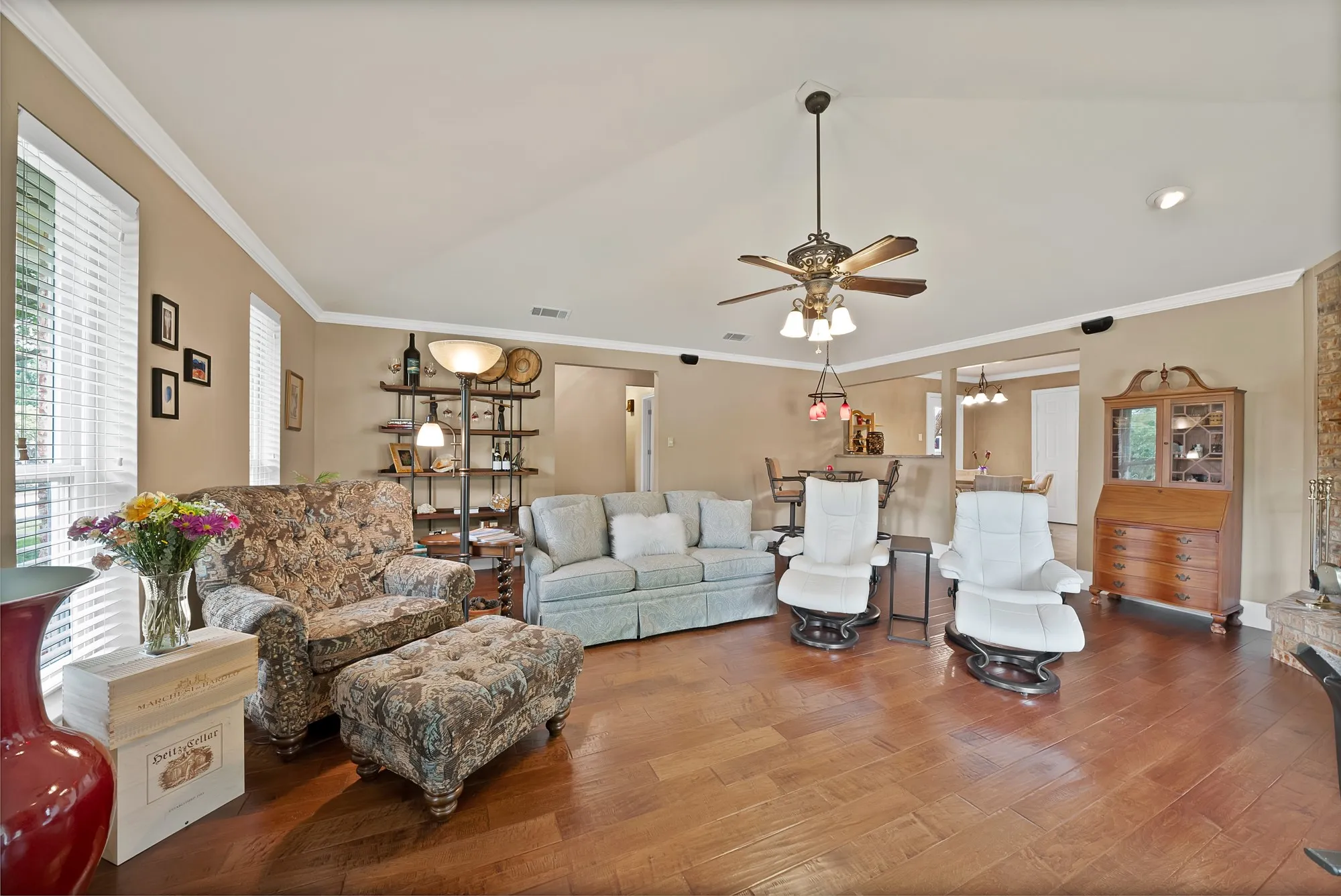 Single Family Residence For Sale in Denton County , 1600 Delaford Drive, Carrollton, Texas 75007, 3 Bedrooms, 2 Bathrooms, 2 Garage spaces, 1,647 Sqft, built in 1983, Price $375,000, mls#21275090, Real Estate Agent in Carrollton, Homes For Sale in Denton county, Homes For Sale in Carrollton, Realtor in Carrollton Texas, Real Estate Brokerage Independent Realty Texas, Luminita Cordes Realtor