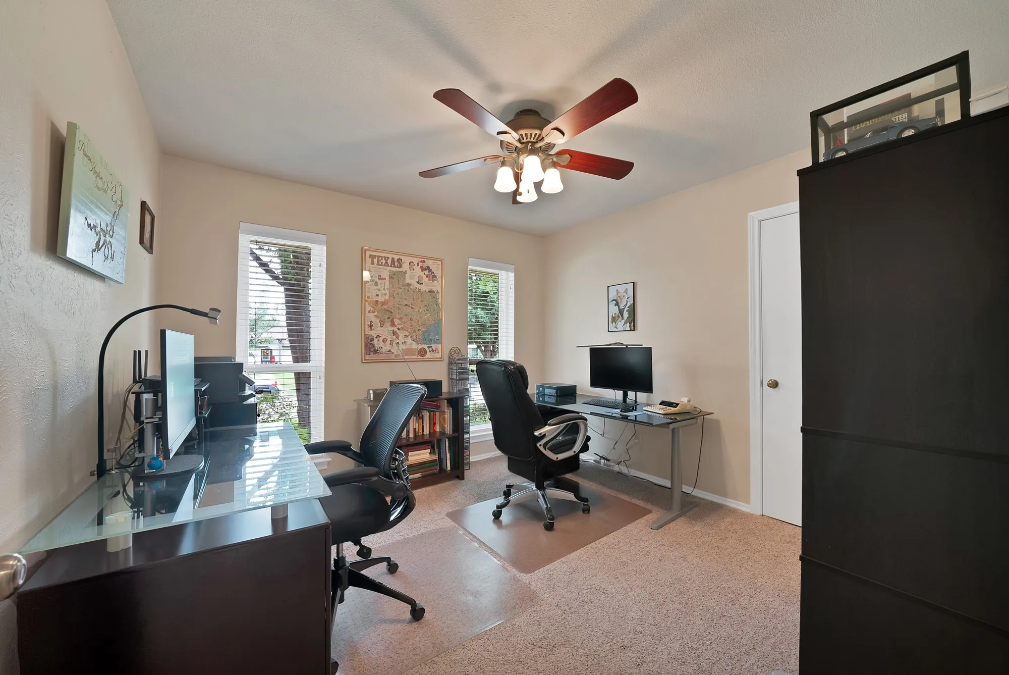 Single Family Residence For Sale in Denton County , 1600 Delaford Drive, Carrollton, Texas 75007, 3 Bedrooms, 2 Bathrooms, 2 Garage spaces, 1,647 Sqft, built in 1983, Price $375,000, mls#21275090, Real Estate Agent in Carrollton, Homes For Sale in Denton county, Homes For Sale in Carrollton, Realtor in Carrollton Texas, Real Estate Brokerage Independent Realty Texas, Luminita Cordes Realtor