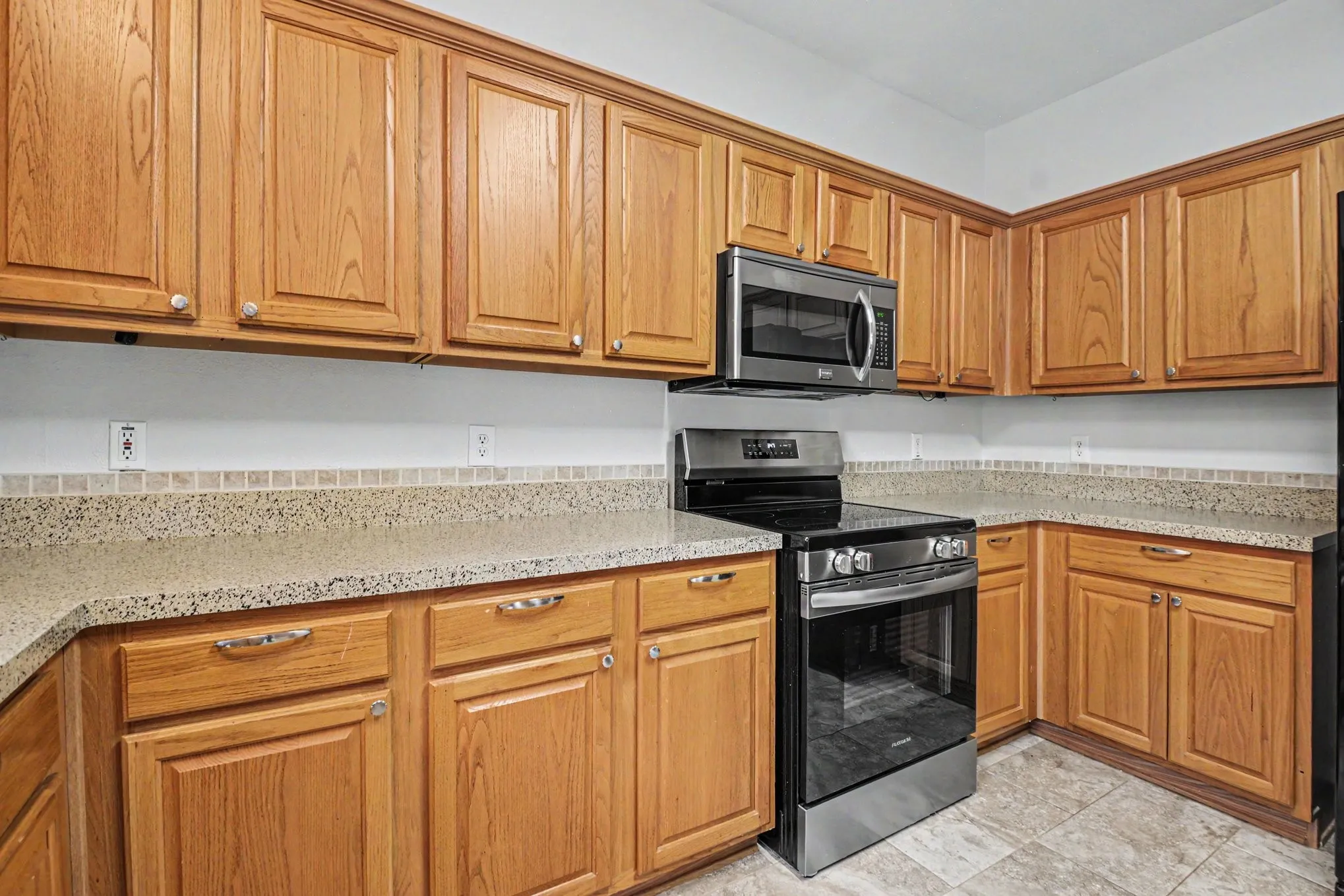 Single Family Residence For Sale in Denton County , 1342 Clear Creek Drive, Lewisville, Texas 75067, 3 Bedroom, 3 Bathroom, 2 Garage spaces, 2,588 Sqft, built in 1998, mls#21274652, Real Estate Agent in Lewisville, Homes For Sale in Denton county, Homes For Sale in Lewisville, Realtor in Lewisville Texas, Real Estate Brokerage Independent Realty Texas, Luminita Cordes Realtor