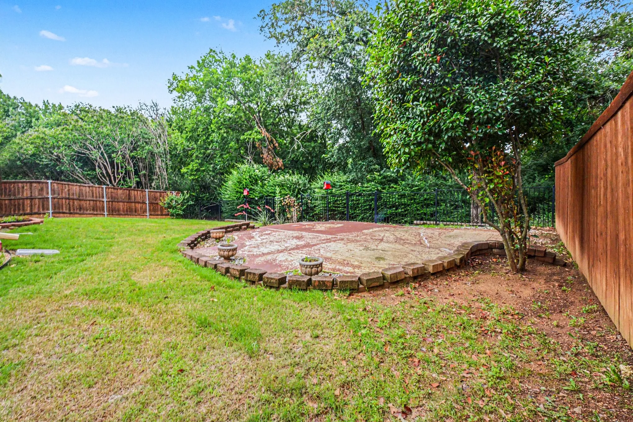 Single Family Residence For Sale in Denton County , 1342 Clear Creek Drive, Lewisville, Texas 75067, 3 Bedroom, 3 Bathroom, 2 Garage spaces, 2,588 Sqft, built in 1998, mls#21274652, Real Estate Agent in Lewisville, Homes For Sale in Denton county, Homes For Sale in Lewisville, Realtor in Lewisville Texas, Real Estate Brokerage Independent Realty Texas, Luminita Cordes Realtor