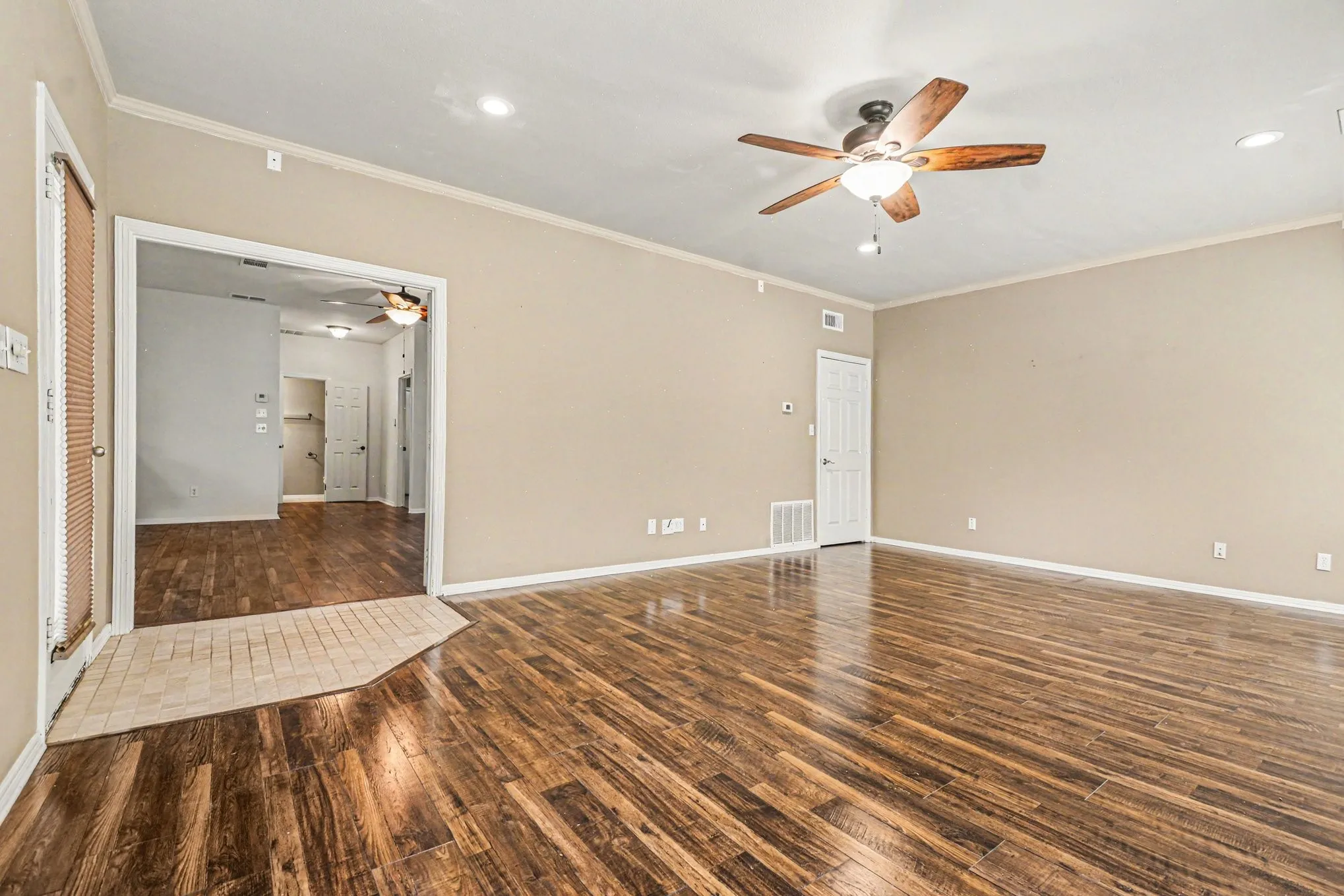 Single Family Residence For Sale in Denton County , 1342 Clear Creek Drive, Lewisville, Texas 75067, 3 Bedroom, 3 Bathroom, 2 Garage spaces, 2,588 Sqft, built in 1998, mls#21274652, Real Estate Agent in Lewisville, Homes For Sale in Denton county, Homes For Sale in Lewisville, Realtor in Lewisville Texas, Real Estate Brokerage Independent Realty Texas, Luminita Cordes Realtor