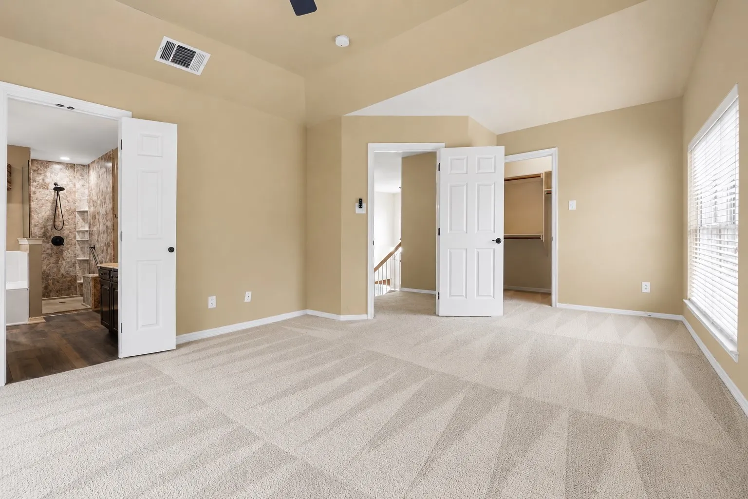 Single Family Residence For Sale in Denton County , 1342 Clear Creek Drive, Lewisville, Texas 75067, 3 Bedroom, 3 Bathroom, 2 Garage spaces, 2,588 Sqft, built in 1998, mls#21274652, Real Estate Agent in Lewisville, Homes For Sale in Denton county, Homes For Sale in Lewisville, Realtor in Lewisville Texas, Real Estate Brokerage Independent Realty Texas, Luminita Cordes Realtor