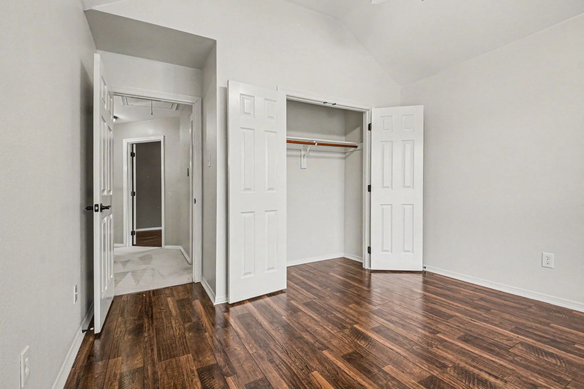 Single Family Residence For Sale in Denton County , 1342 Clear Creek Drive, Lewisville, Texas 75067, 3 Bedroom, 3 Bathroom, 2 Garage spaces, 2,588 Sqft, built in 1998, mls#21274652, Real Estate Agent in Lewisville, Homes For Sale in Denton county, Homes For Sale in Lewisville, Realtor in Lewisville Texas, Real Estate Brokerage Independent Realty Texas, Luminita Cordes Realtor