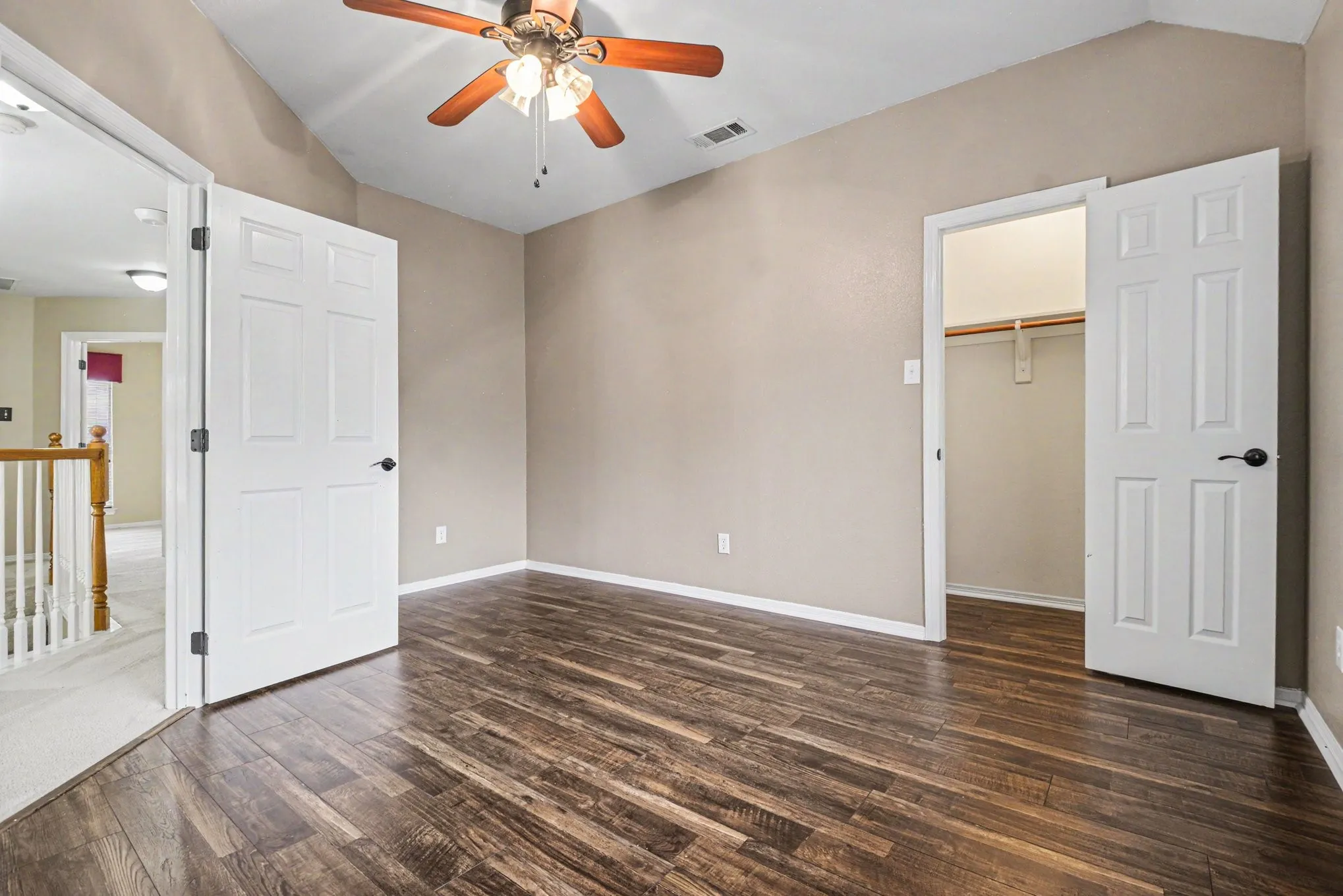 Single Family Residence For Sale in Denton County , 1342 Clear Creek Drive, Lewisville, Texas 75067, 3 Bedroom, 3 Bathroom, 2 Garage spaces, 2,588 Sqft, built in 1998, mls#21274652, Real Estate Agent in Lewisville, Homes For Sale in Denton county, Homes For Sale in Lewisville, Realtor in Lewisville Texas, Real Estate Brokerage Independent Realty Texas, Luminita Cordes Realtor