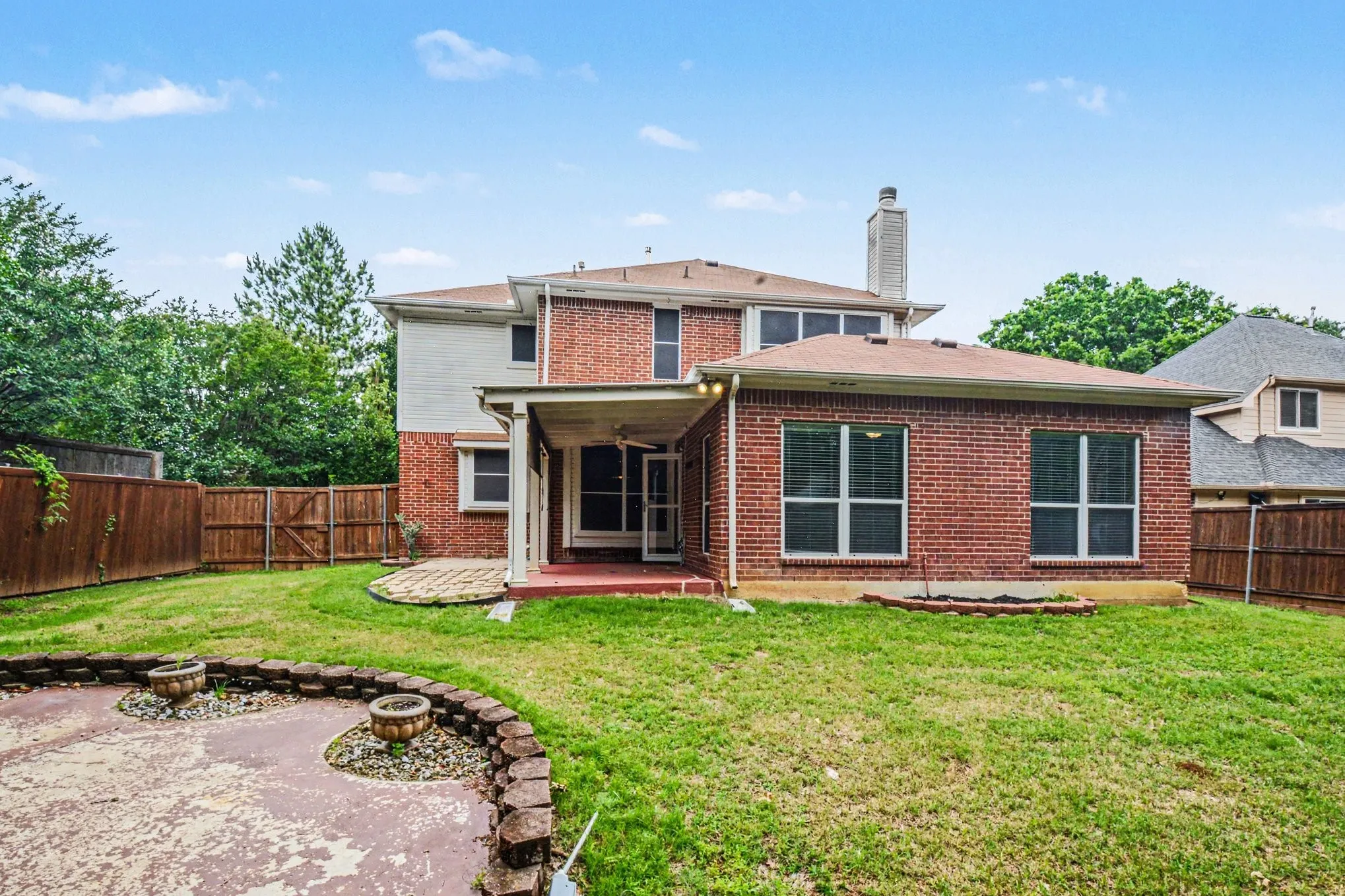 Single Family Residence For Sale in Denton County , 1342 Clear Creek Drive, Lewisville, Texas 75067, 3 Bedroom, 3 Bathroom, 2 Garage spaces, 2,588 Sqft, built in 1998, mls#21274652, Real Estate Agent in Lewisville, Homes For Sale in Denton county, Homes For Sale in Lewisville, Realtor in Lewisville Texas, Real Estate Brokerage Independent Realty Texas, Luminita Cordes Realtor