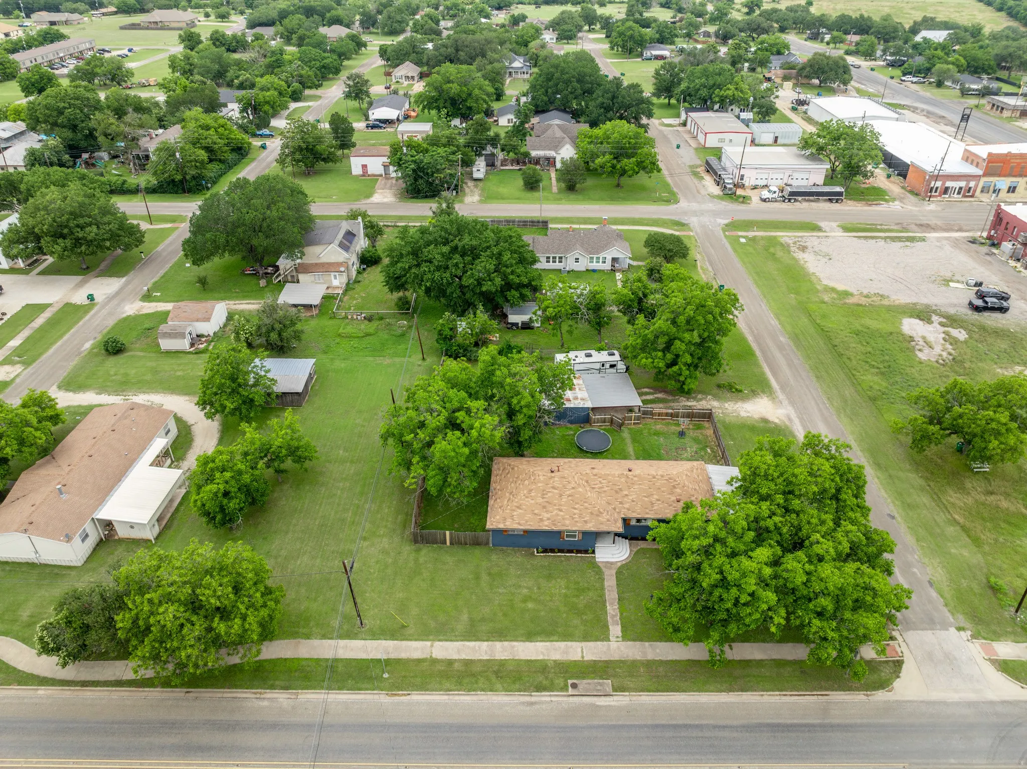 Single Family Residence For Sale in Mc Lennan County , 9338 5th Street, Crawford, Texas 76638, 3 Bedroom, 2 Bathroom, 2 Garage spaces, 2,103 Sqft, built in 1956, mls#21277935, Real Estate Agent in Crawford, Homes For Sale in Mc Lennan county, Homes For Sale in Crawford, Realtor in Crawford Texas, Real Estate Brokerage Independent Realty Texas, Luminita Cordes Realtor