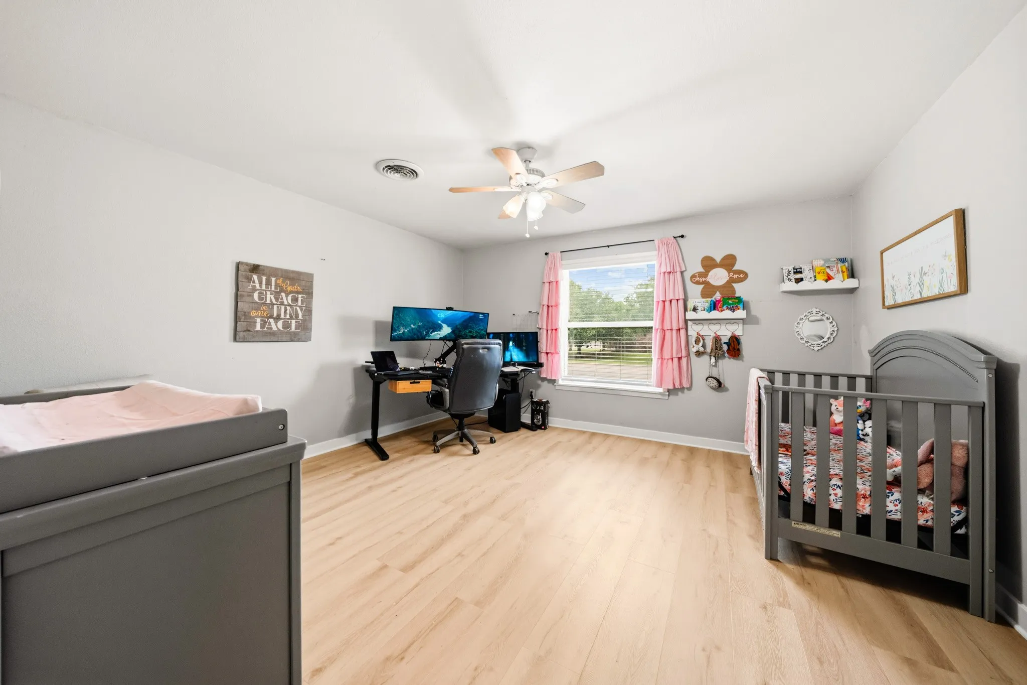 Single Family Residence For Sale in Mc Lennan County , 9338 5th Street, Crawford, Texas 76638, 3 Bedroom, 2 Bathroom, 2 Garage spaces, 2,103 Sqft, built in 1956, mls#21277935, Real Estate Agent in Crawford, Homes For Sale in Mc Lennan county, Homes For Sale in Crawford, Realtor in Crawford Texas, Real Estate Brokerage Independent Realty Texas, Luminita Cordes Realtor