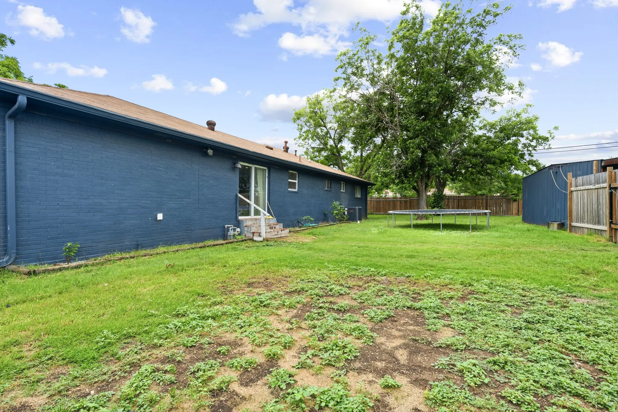 Single Family Residence For Sale in Mc Lennan County , 9338 5th Street, Crawford, Texas 76638, 3 Bedroom, 2 Bathroom, 2 Garage spaces, 2,103 Sqft, built in 1956, mls#21277935, Real Estate Agent in Crawford, Homes For Sale in Mc Lennan county, Homes For Sale in Crawford, Realtor in Crawford Texas, Real Estate Brokerage Independent Realty Texas, Luminita Cordes Realtor