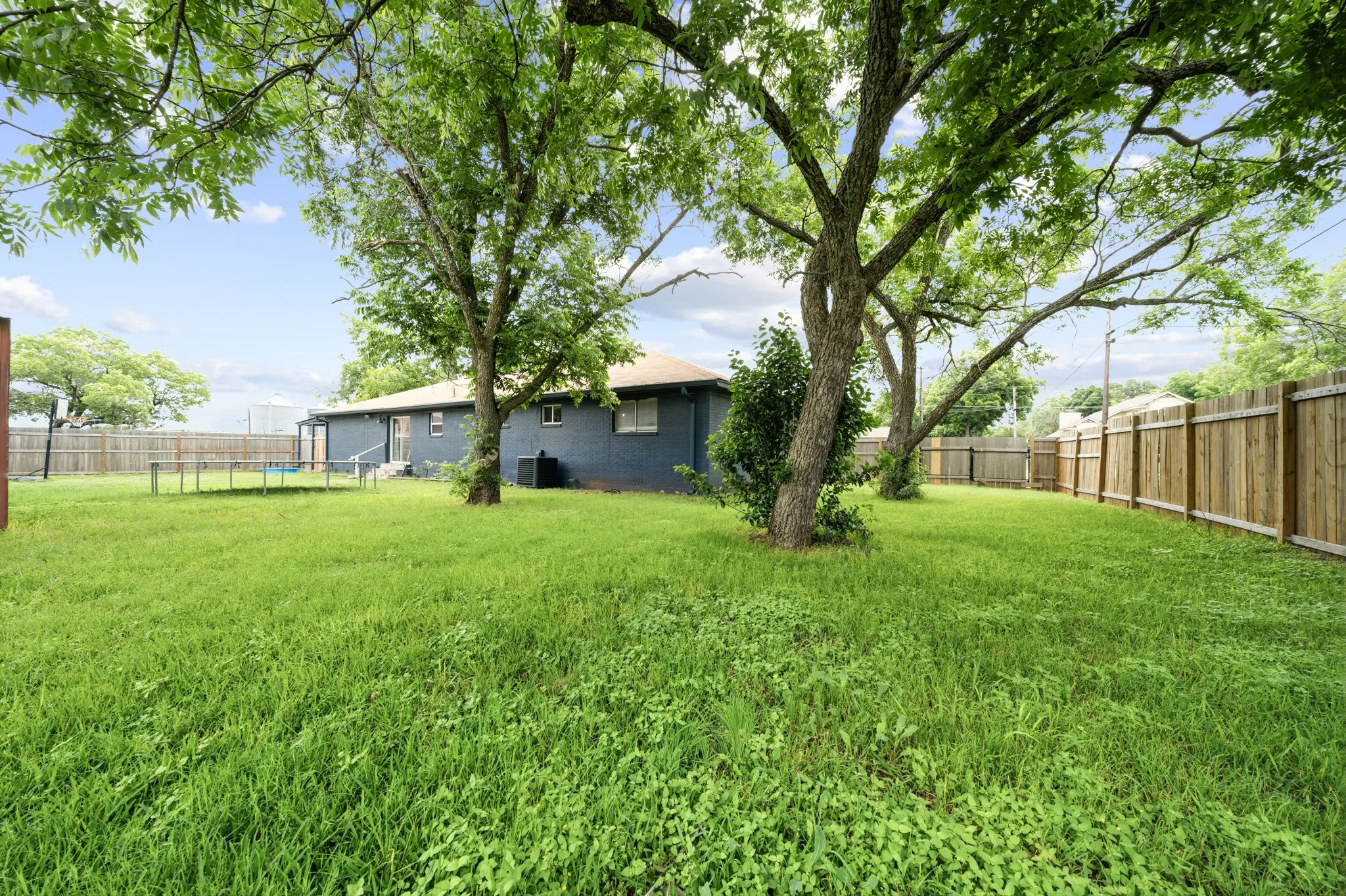Single Family Residence For Sale in Mc Lennan County , 9338 5th Street, Crawford, Texas 76638, 3 Bedroom, 2 Bathroom, 2 Garage spaces, 2,103 Sqft, built in 1956, mls#21277935, Real Estate Agent in Crawford, Homes For Sale in Mc Lennan county, Homes For Sale in Crawford, Realtor in Crawford Texas, Real Estate Brokerage Independent Realty Texas, Luminita Cordes Realtor