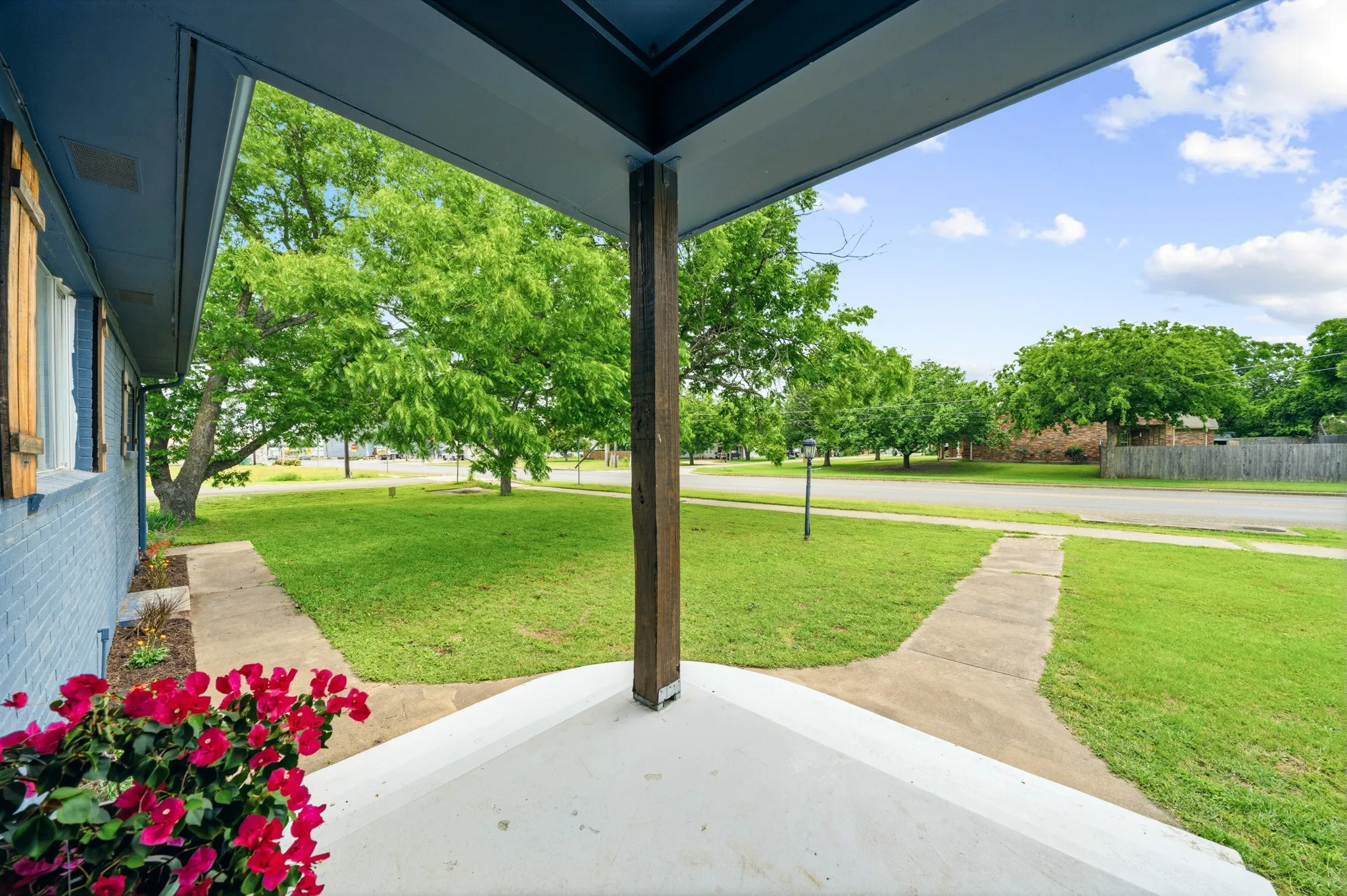 Single Family Residence For Sale in Mc Lennan County , 9338 5th Street, Crawford, Texas 76638, 3 Bedroom, 2 Bathroom, 2 Garage spaces, 2,103 Sqft, built in 1956, mls#21277935, Real Estate Agent in Crawford, Homes For Sale in Mc Lennan county, Homes For Sale in Crawford, Realtor in Crawford Texas, Real Estate Brokerage Independent Realty Texas, Luminita Cordes Realtor