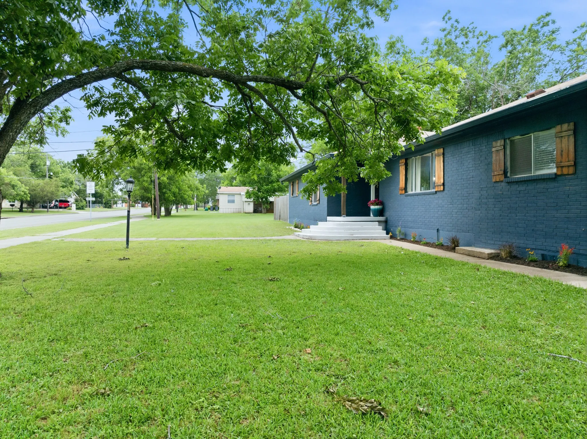 Single Family Residence For Sale in Mc Lennan County , 9338 5th Street, Crawford, Texas 76638, 3 Bedroom, 2 Bathroom, 2 Garage spaces, 2,103 Sqft, built in 1956, mls#21277935, Real Estate Agent in Crawford, Homes For Sale in Mc Lennan county, Homes For Sale in Crawford, Realtor in Crawford Texas, Real Estate Brokerage Independent Realty Texas, Luminita Cordes Realtor