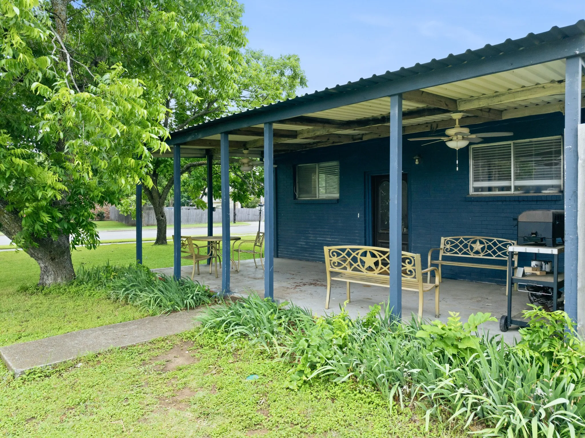 Single Family Residence For Sale in Mc Lennan County , 9338 5th Street, Crawford, Texas 76638, 3 Bedroom, 2 Bathroom, 2 Garage spaces, 2,103 Sqft, built in 1956, mls#21277935, Real Estate Agent in Crawford, Homes For Sale in Mc Lennan county, Homes For Sale in Crawford, Realtor in Crawford Texas, Real Estate Brokerage Independent Realty Texas, Luminita Cordes Realtor
