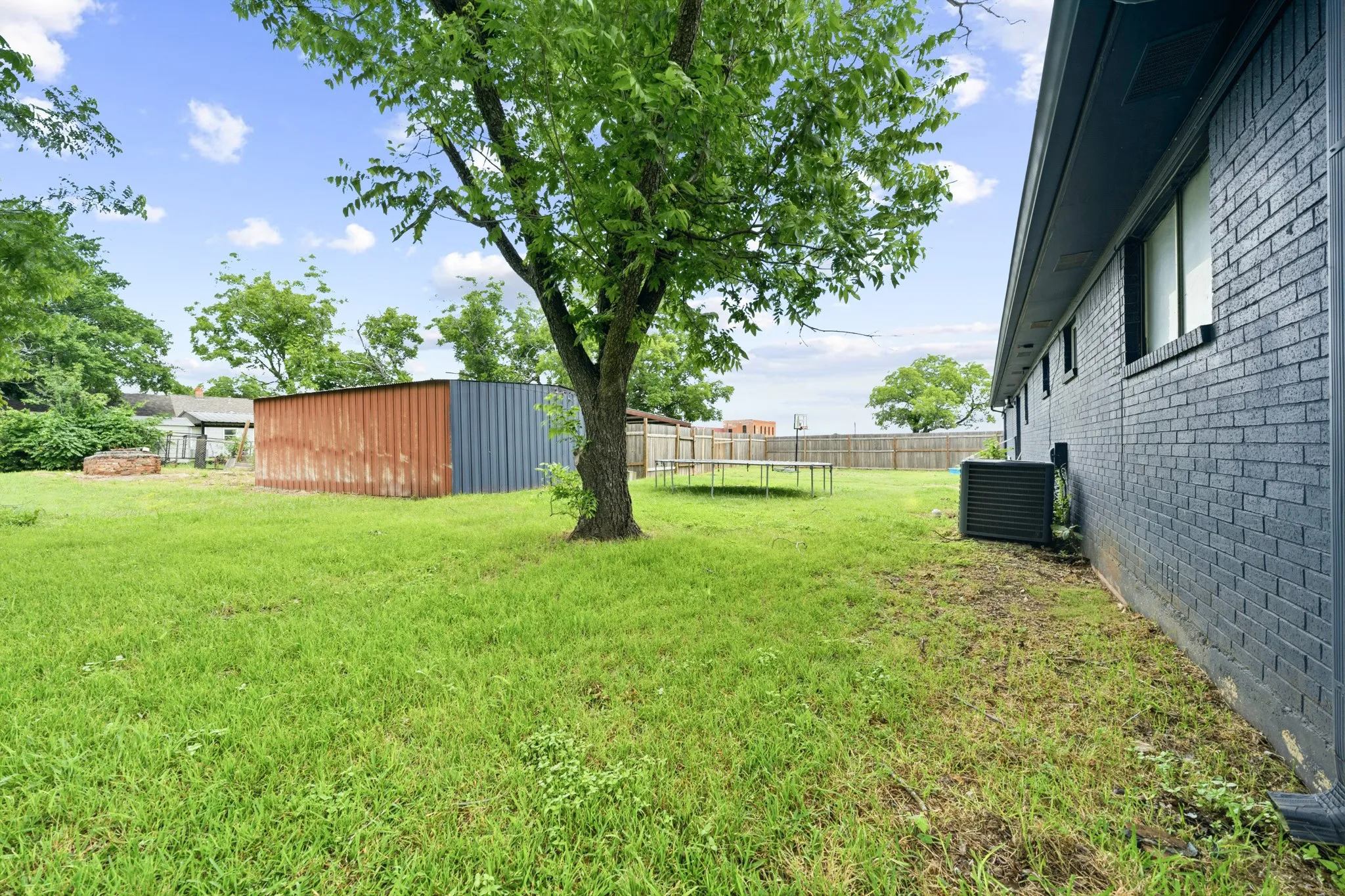 Single Family Residence For Sale in Mc Lennan County , 9338 5th Street, Crawford, Texas 76638, 3 Bedroom, 2 Bathroom, 2 Garage spaces, 2,103 Sqft, built in 1956, mls#21277935, Real Estate Agent in Crawford, Homes For Sale in Mc Lennan county, Homes For Sale in Crawford, Realtor in Crawford Texas, Real Estate Brokerage Independent Realty Texas, Luminita Cordes Realtor