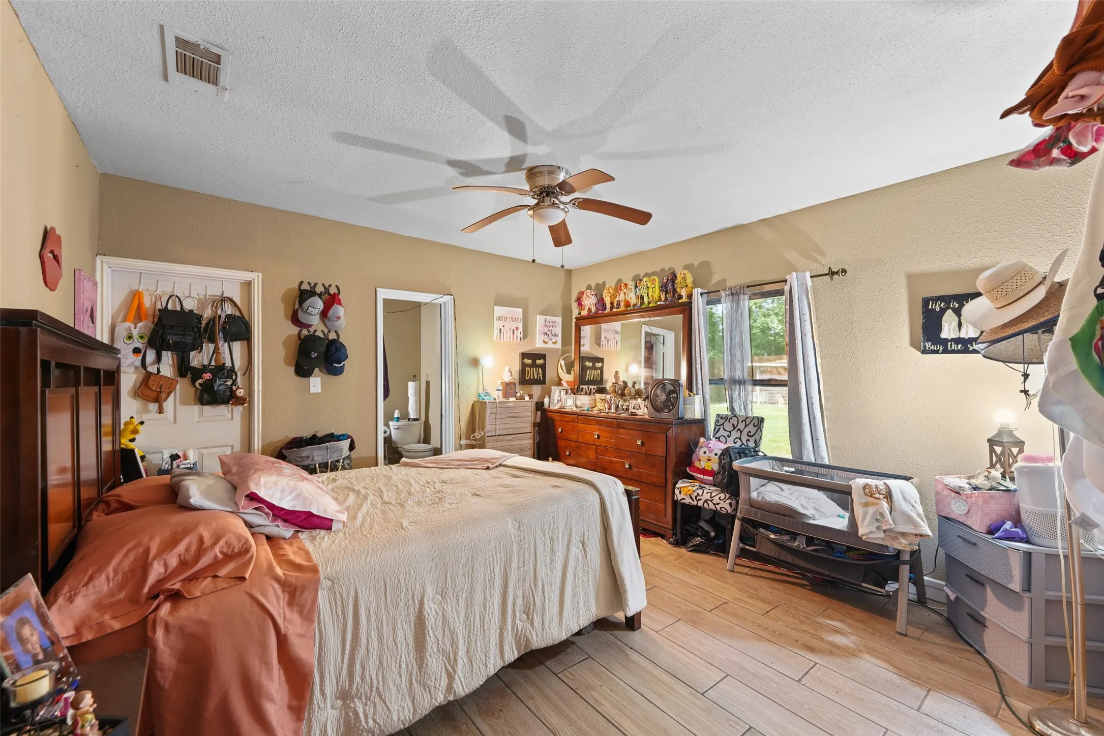 Single Family Residence For Sale in Dallas County , 12809 Sultana Street, Dallas, Texas 75253, 3 Bedroom, 2 Bathroom, Garage spaces, 1,903 Sqft, built in 1935, mls#21278075, Real Estate Agent in Dallas, Homes For Sale in Dallas county, Homes For Sale in Dallas, Realtor in Dallas Texas, Real Estate Brokerage Independent Realty Texas, Luminita Cordes Realtor